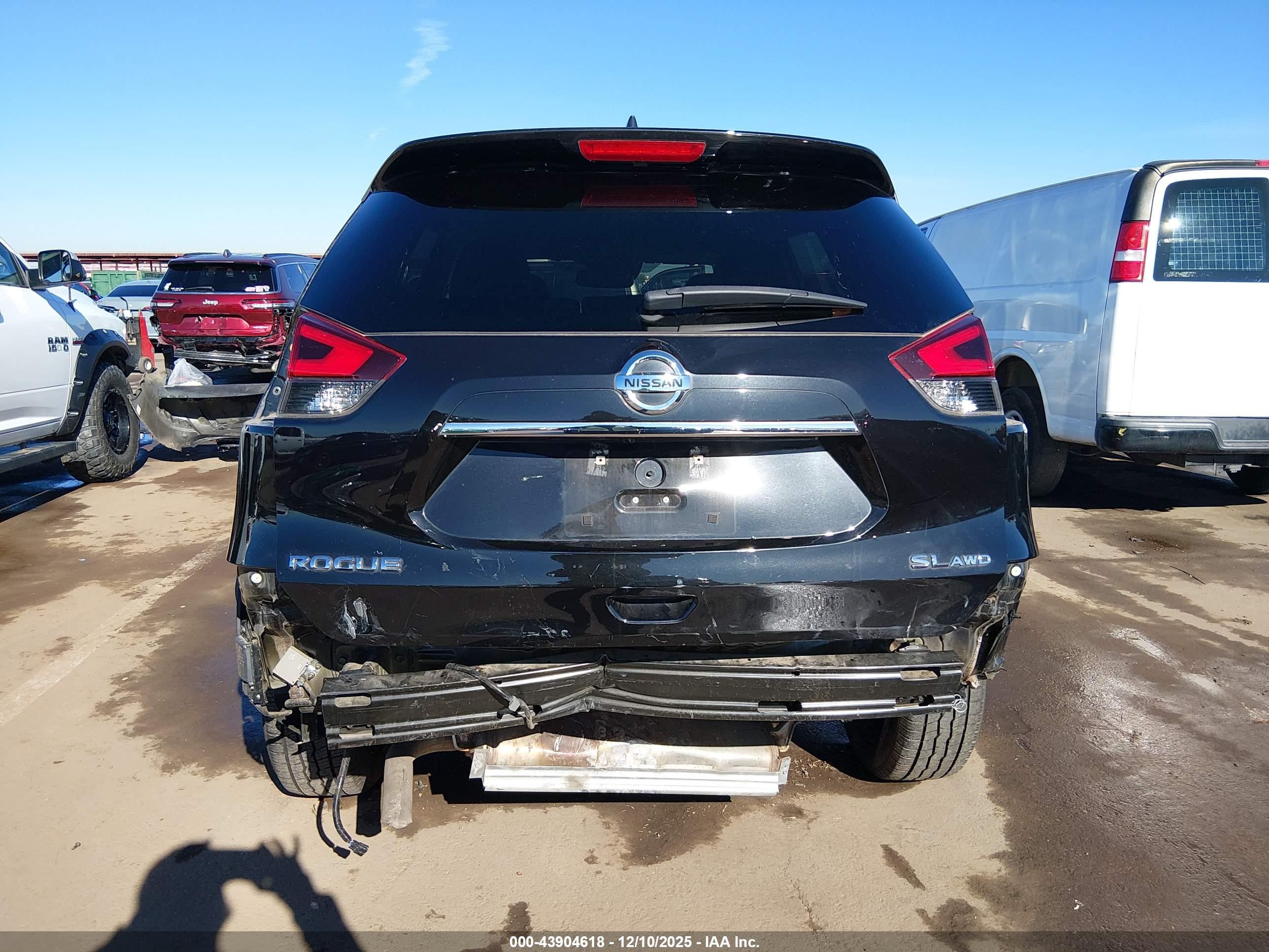 NISSAN ROGUE image 6