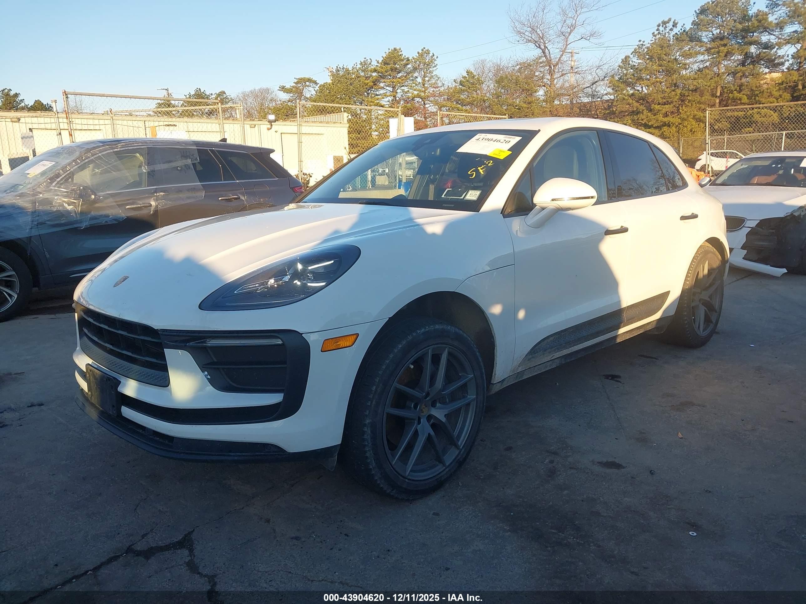 PORSCHE MACAN image 2