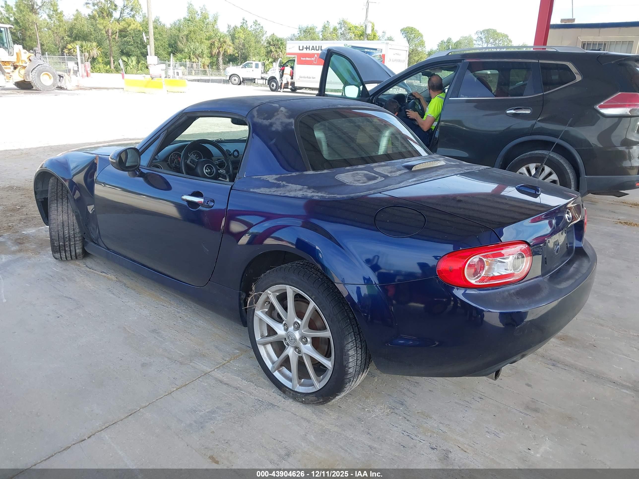 MAZDA MX-5 image 3