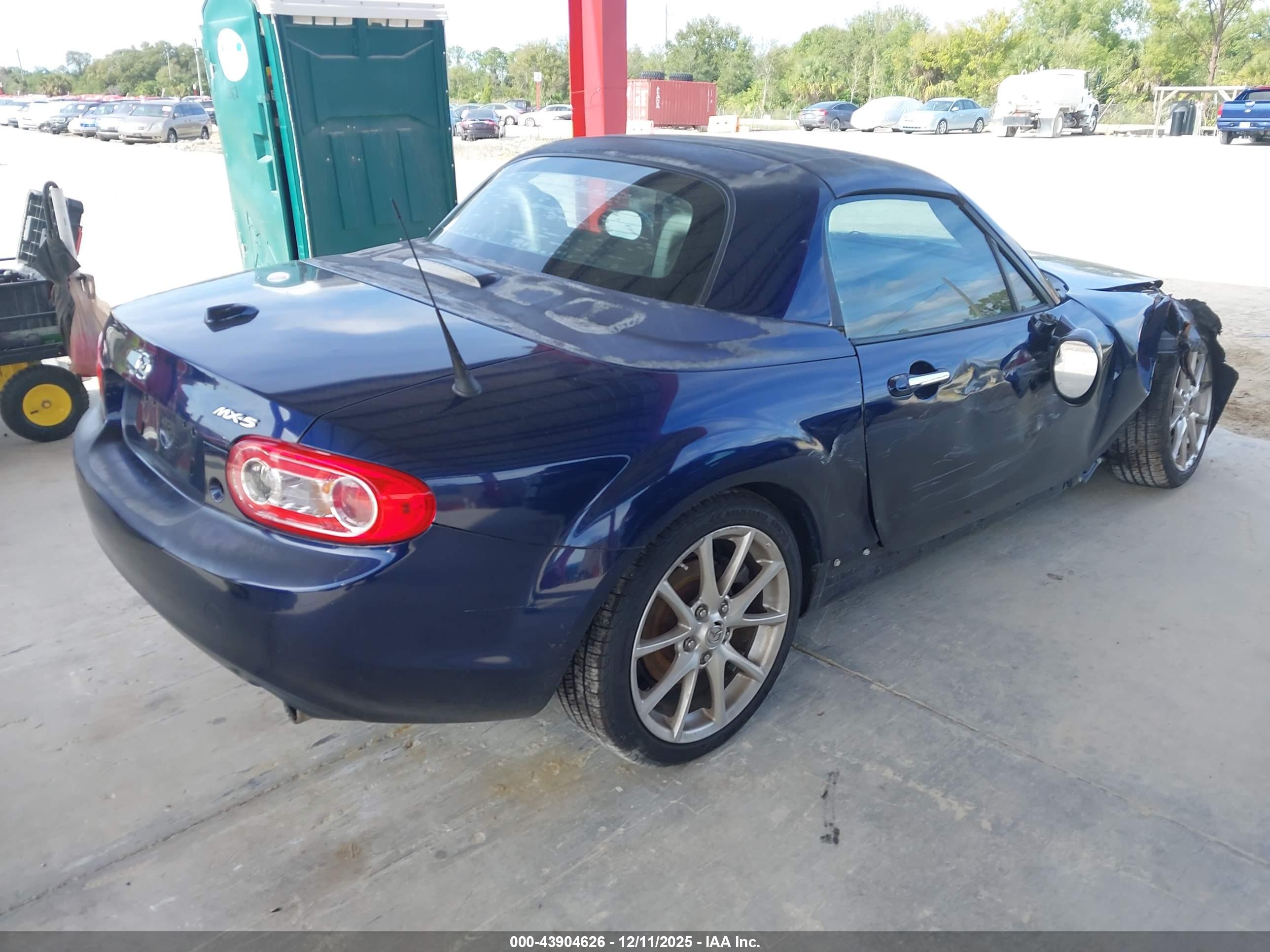 MAZDA MX-5 image 4