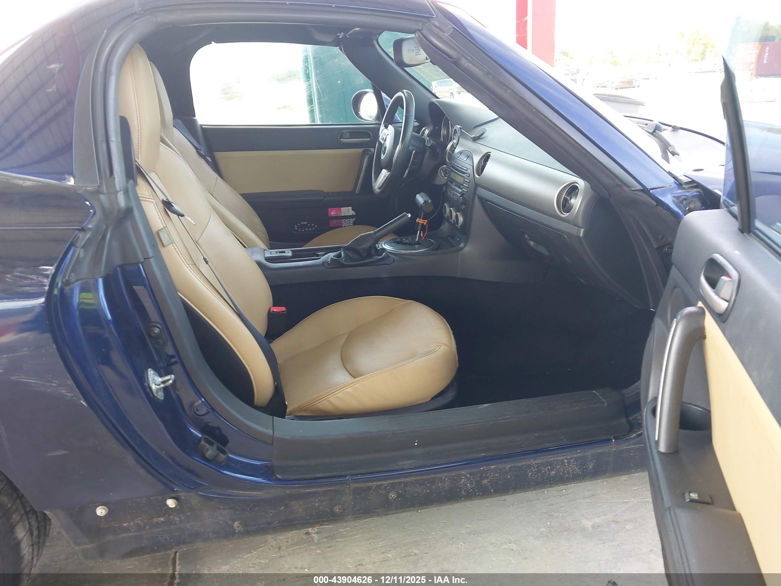 MAZDA MX-5 image 5