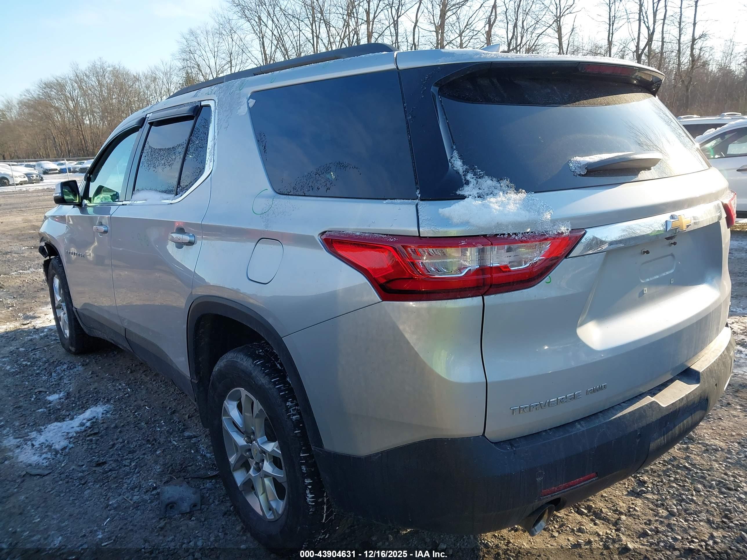 CHEVROLET TRAVERSE image 3