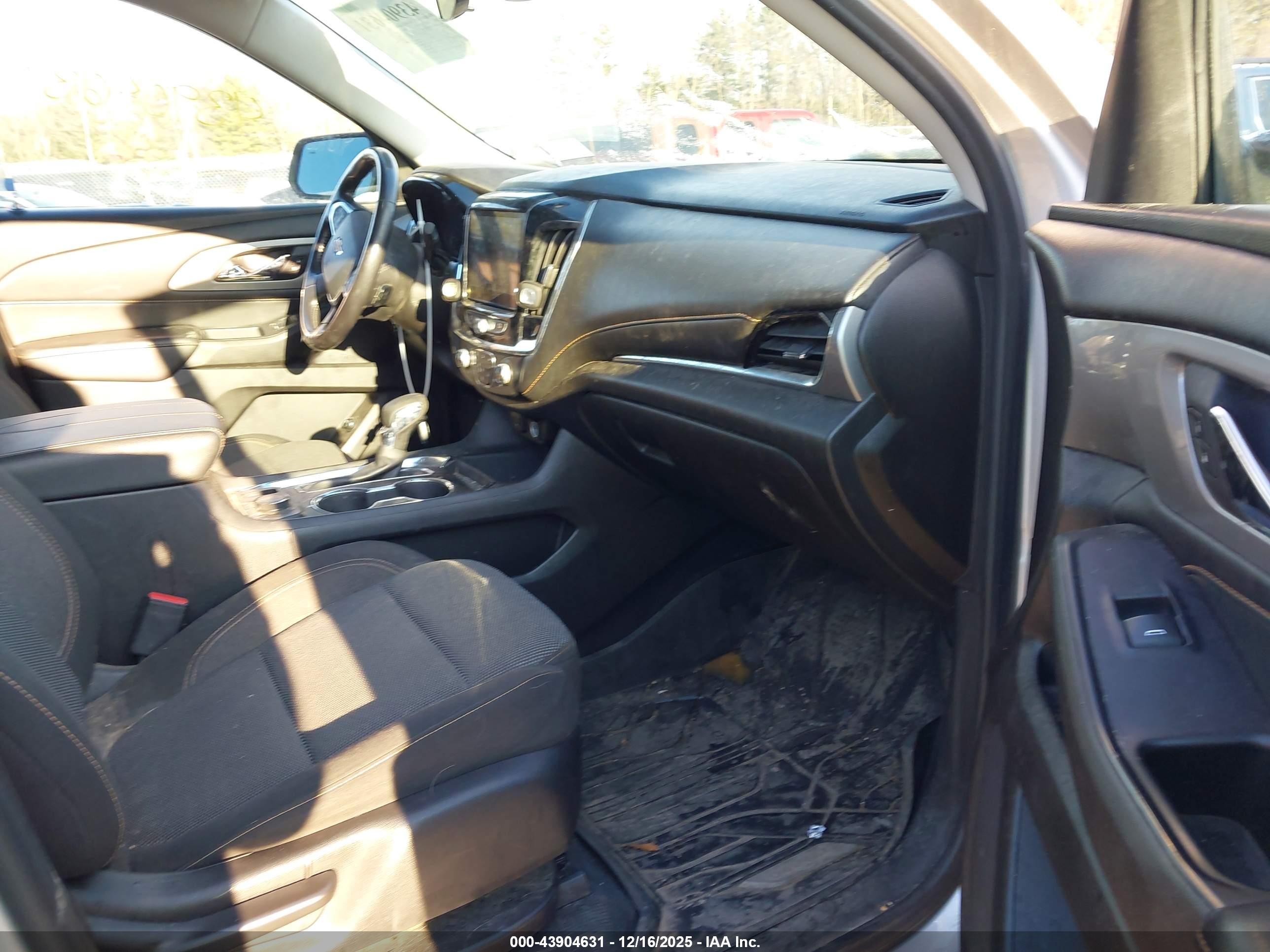 CHEVROLET TRAVERSE image 5