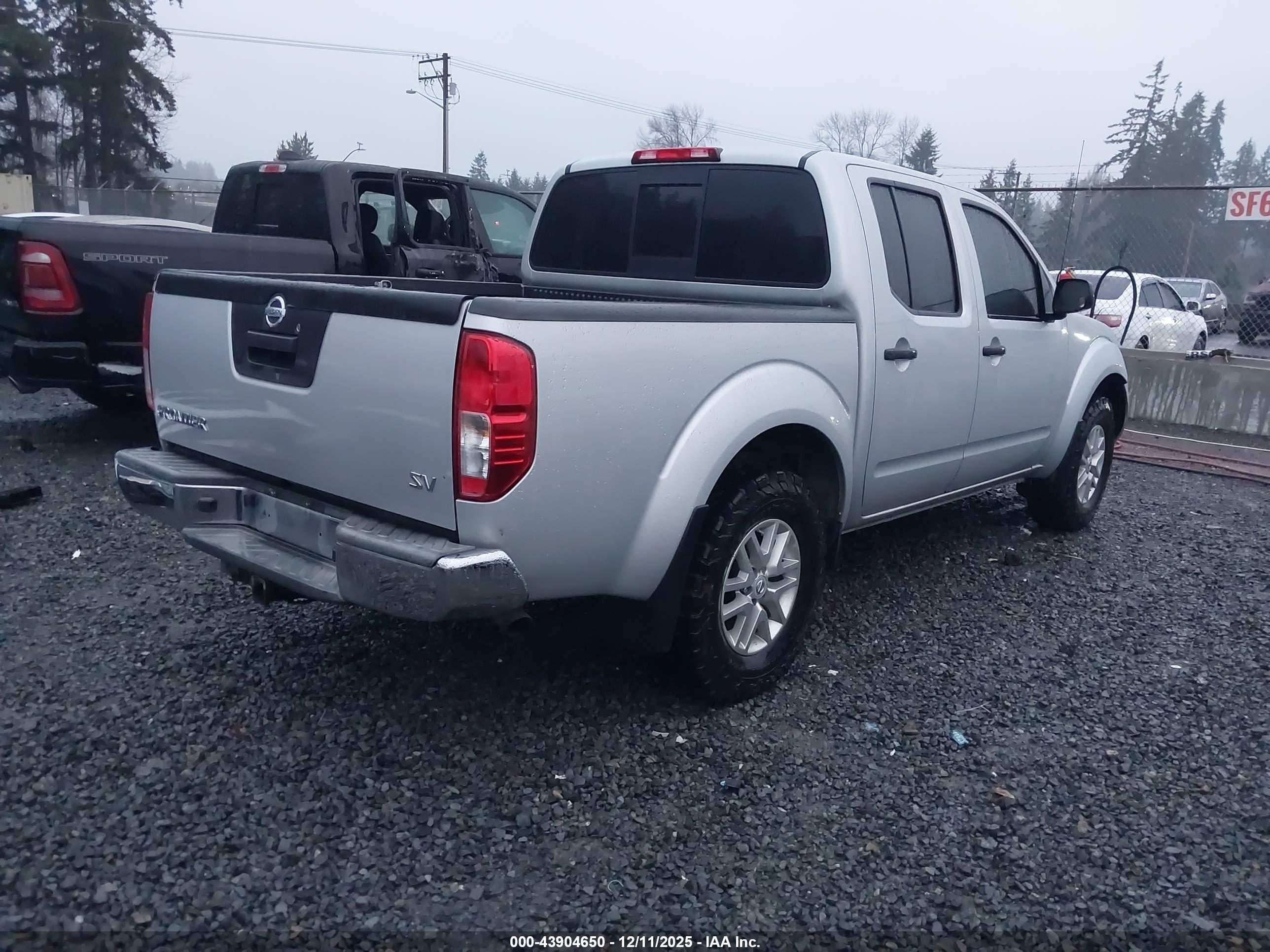 NISSAN FRONTIER image 4