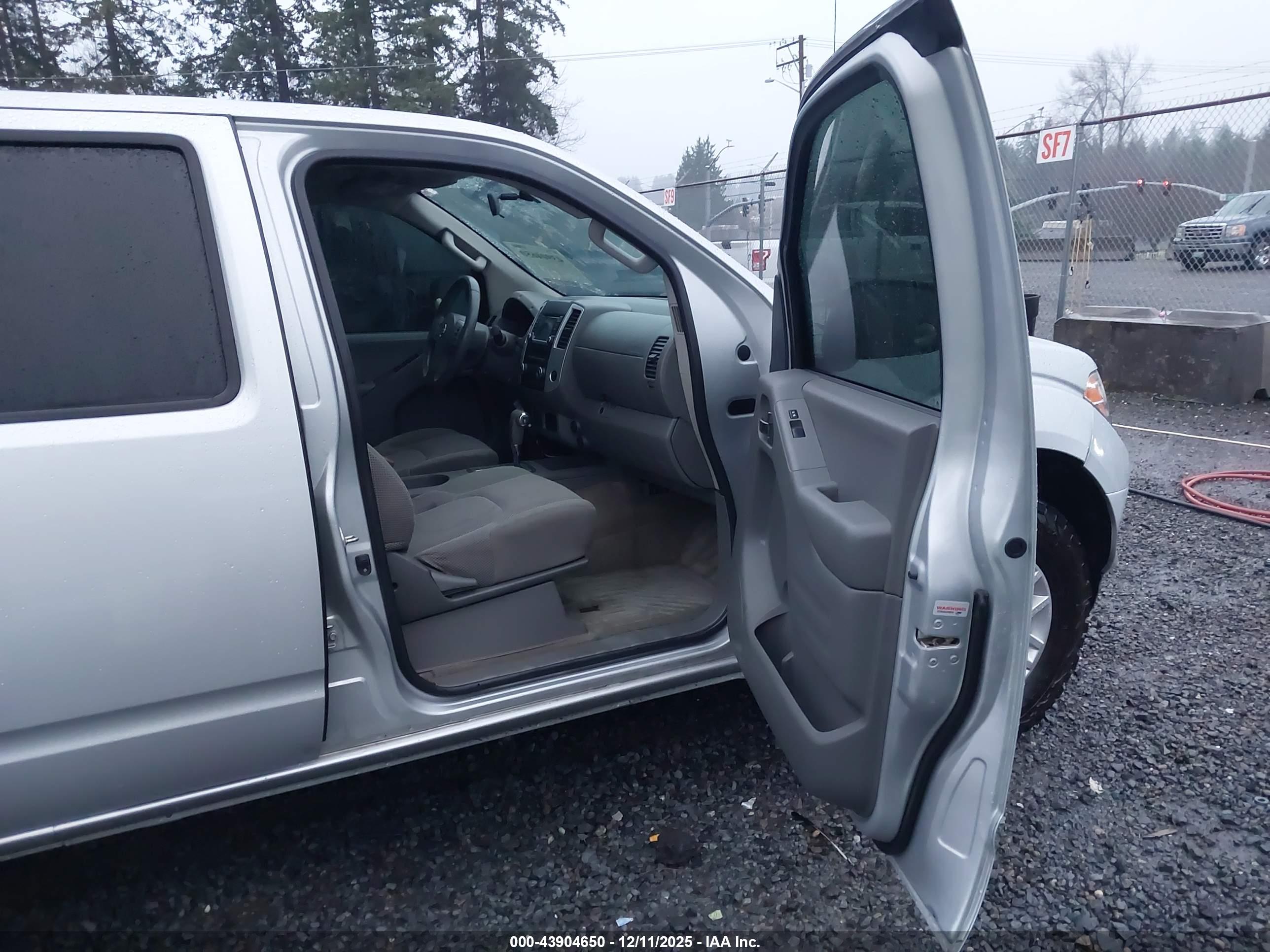 NISSAN FRONTIER image 5