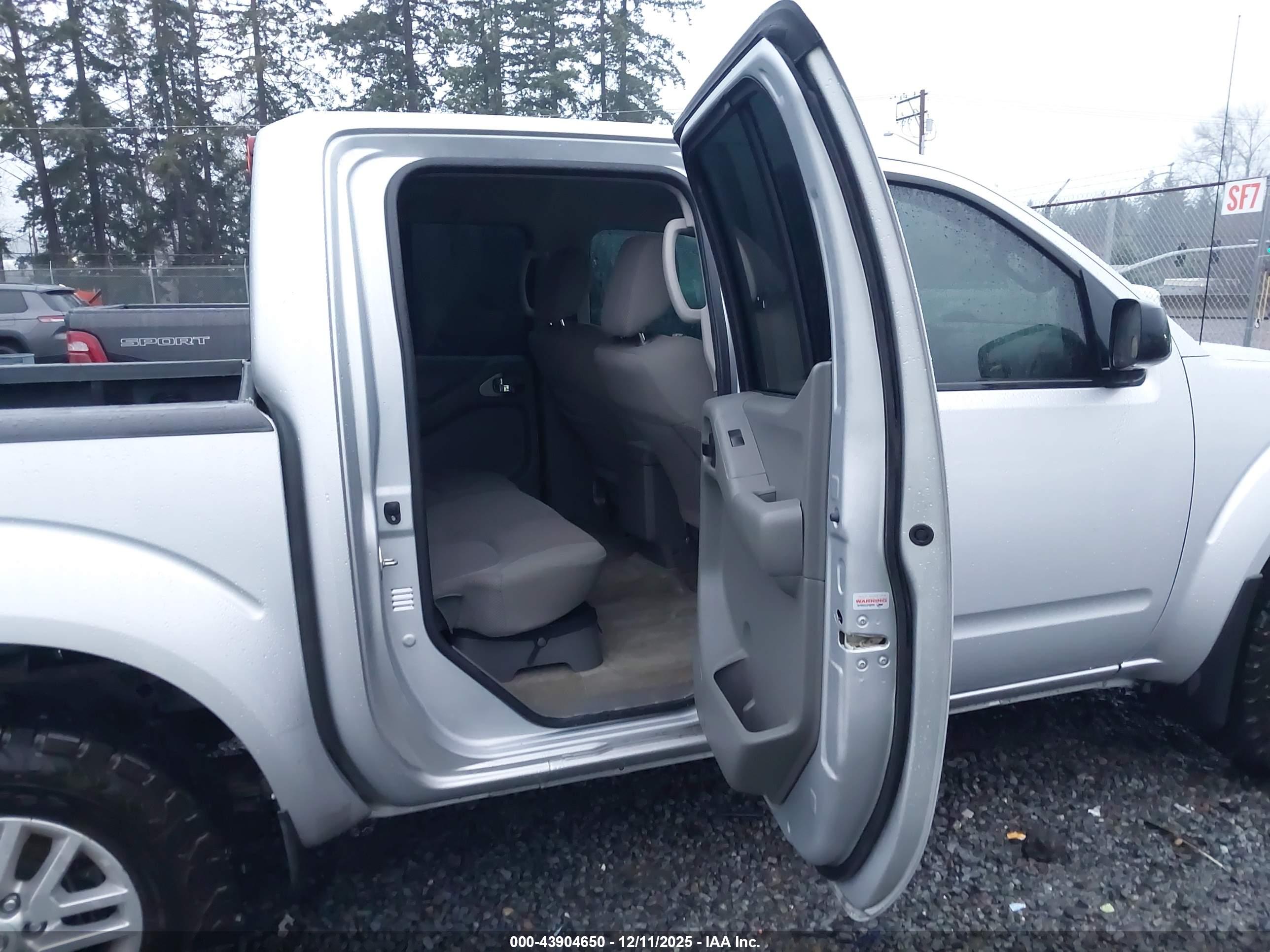 NISSAN FRONTIER image 8