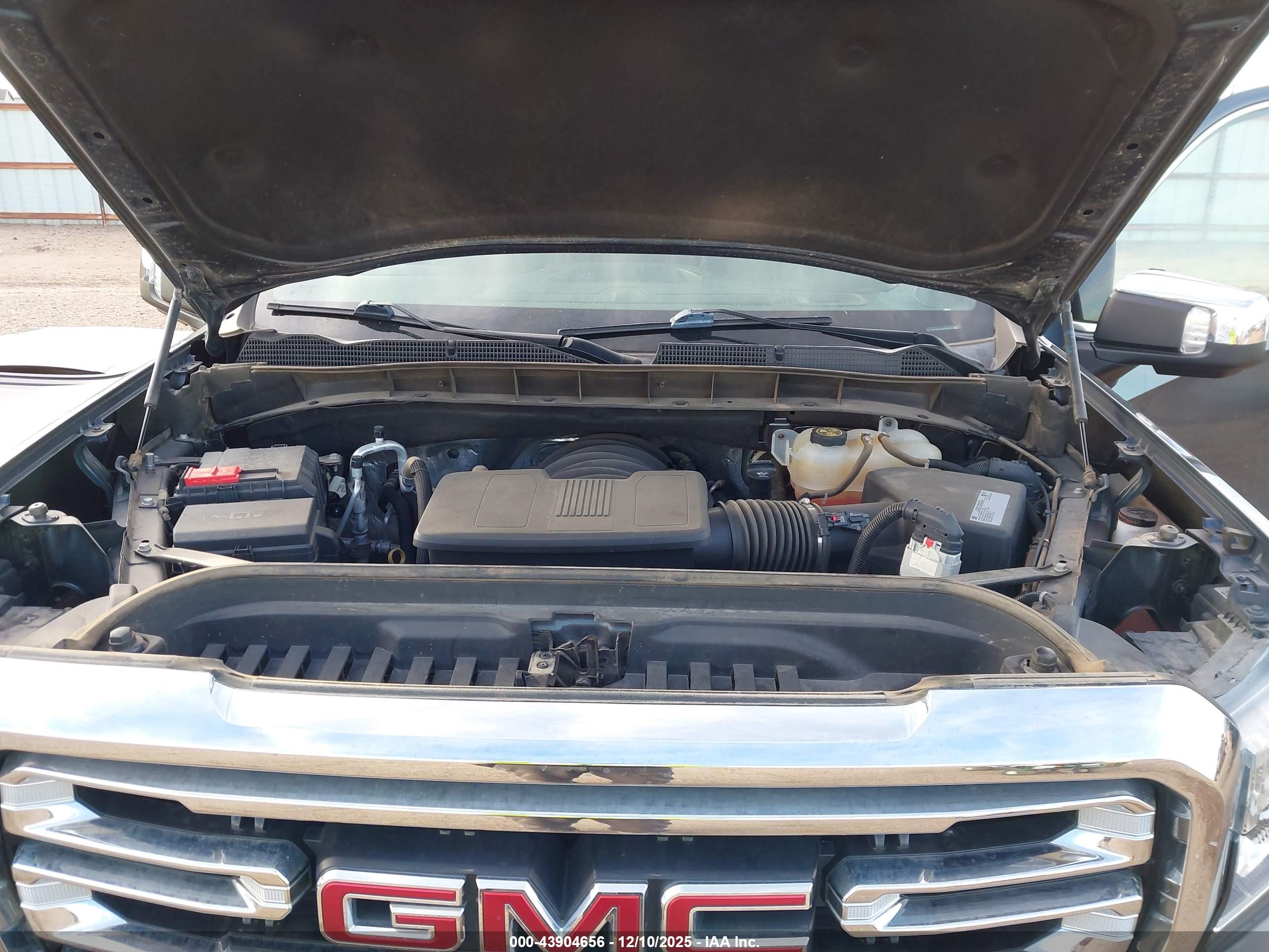 GMC SIERRA image 10