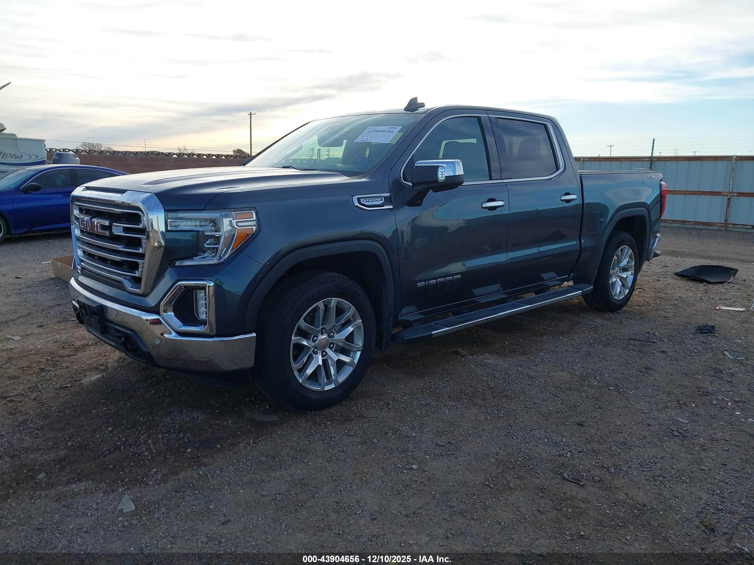 GMC SIERRA image 2