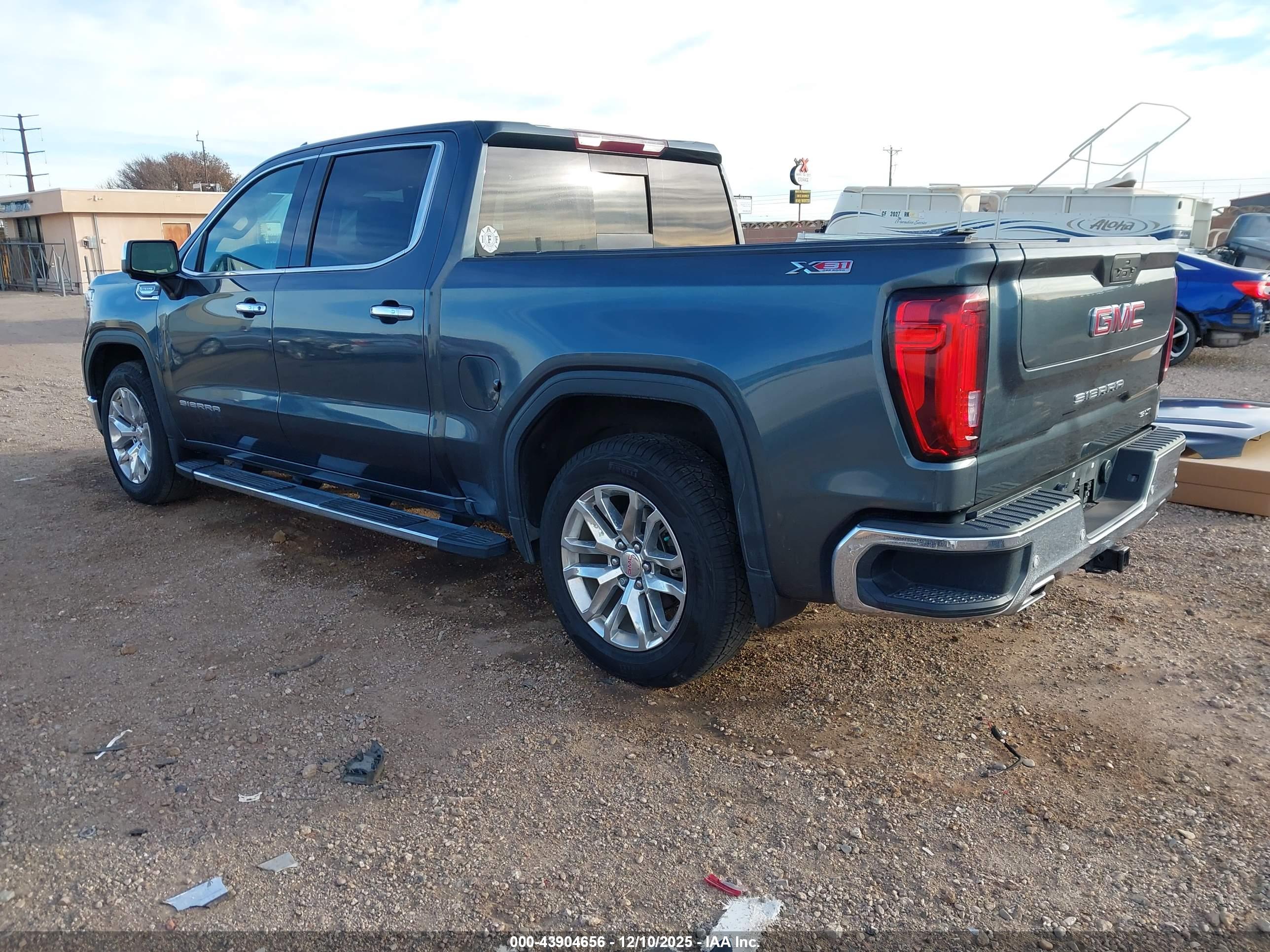 GMC SIERRA image 3