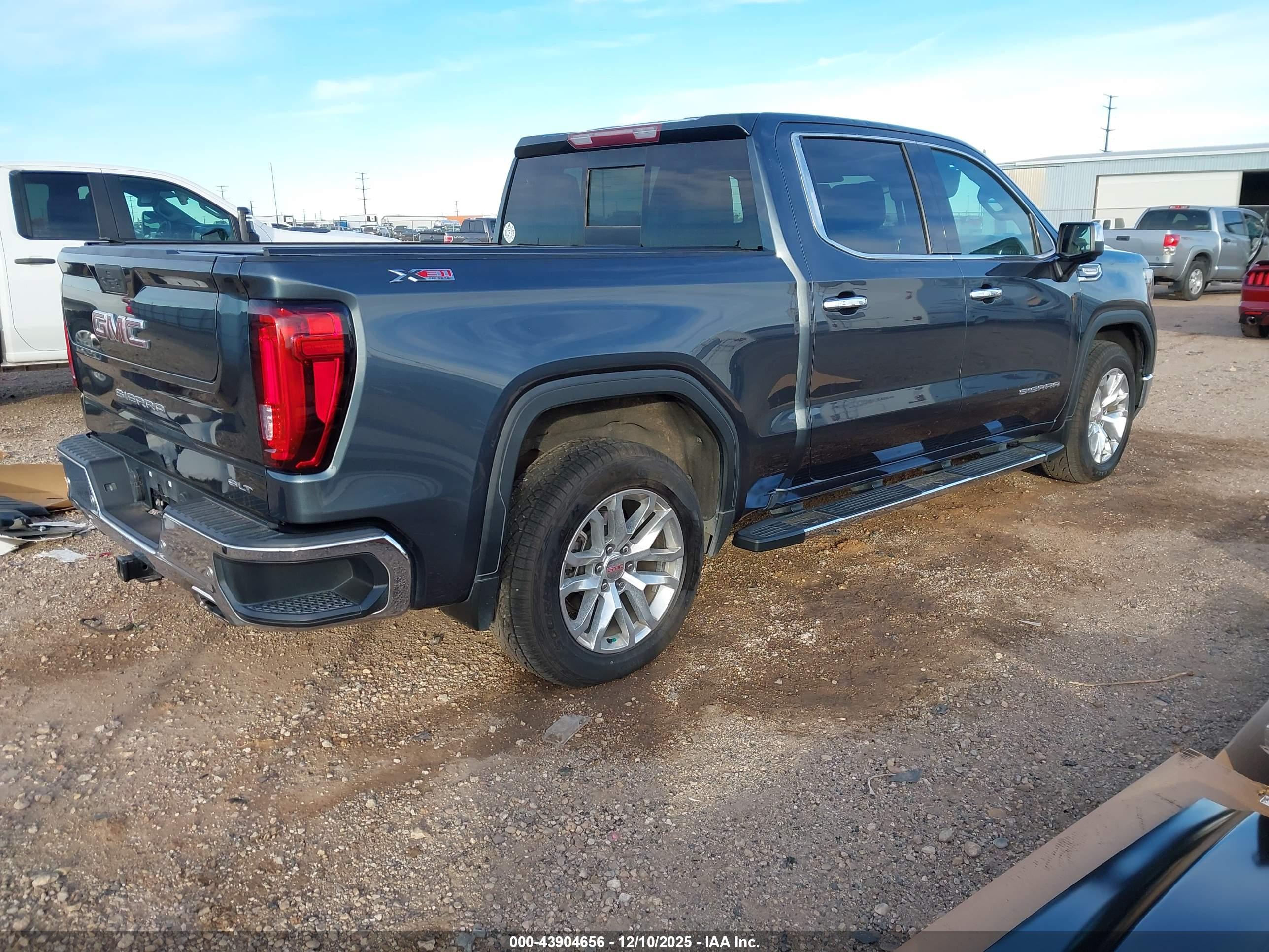 GMC SIERRA image 4