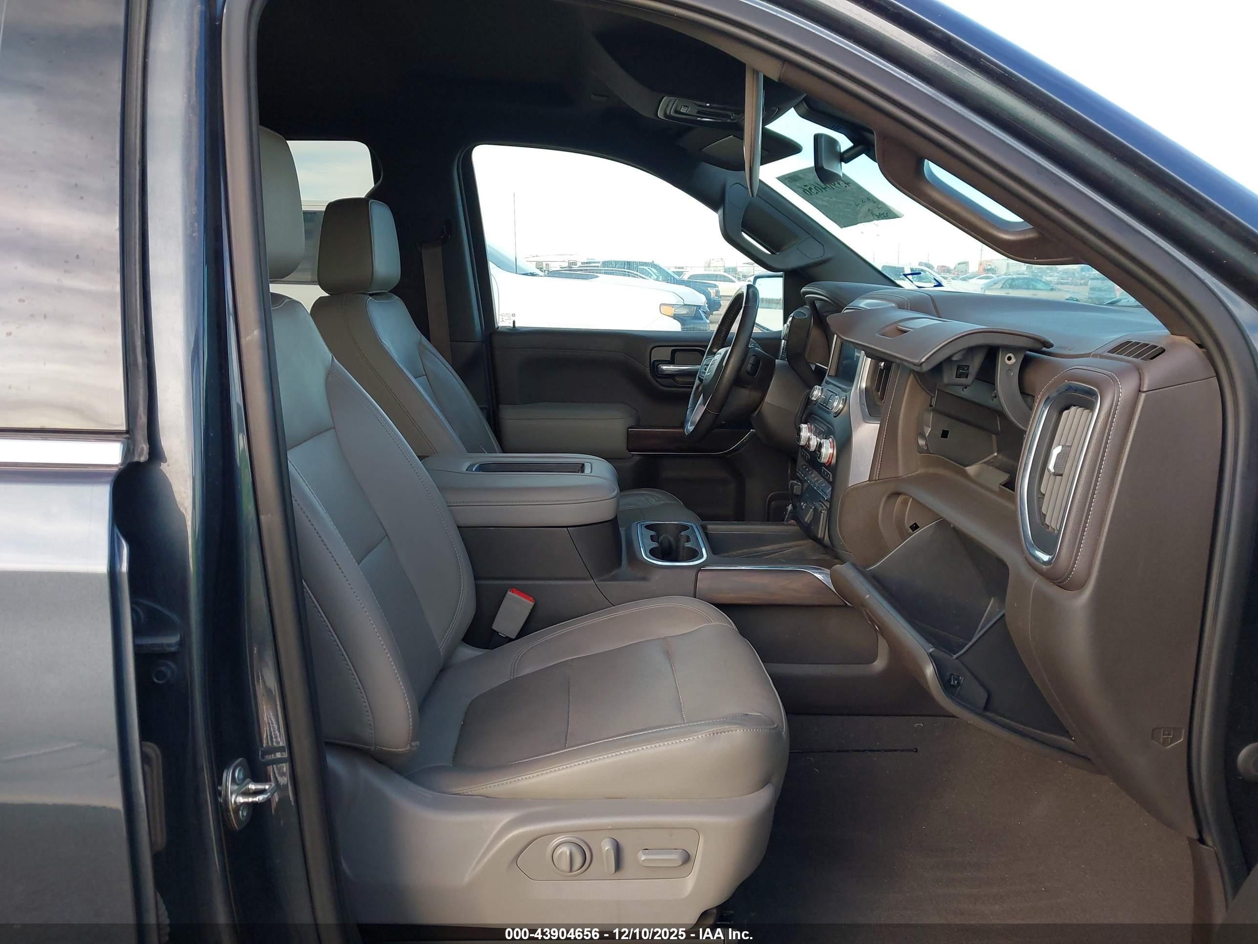 GMC SIERRA image 5