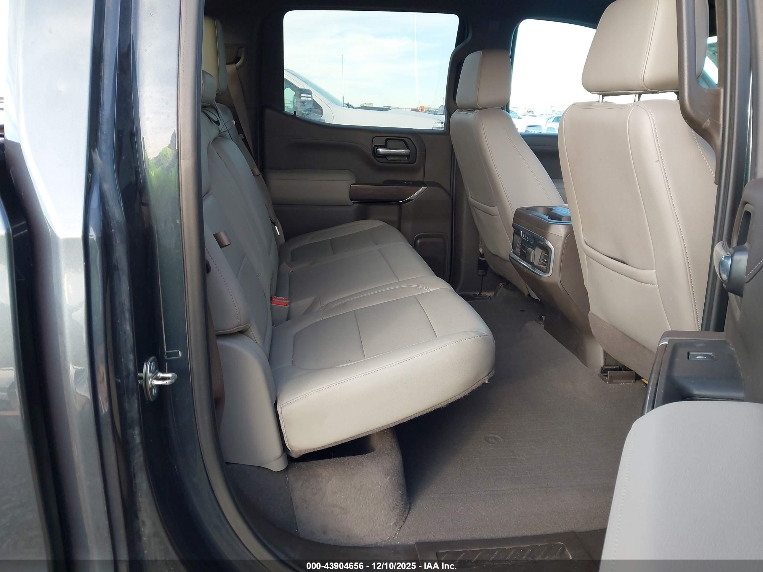 GMC SIERRA image 8