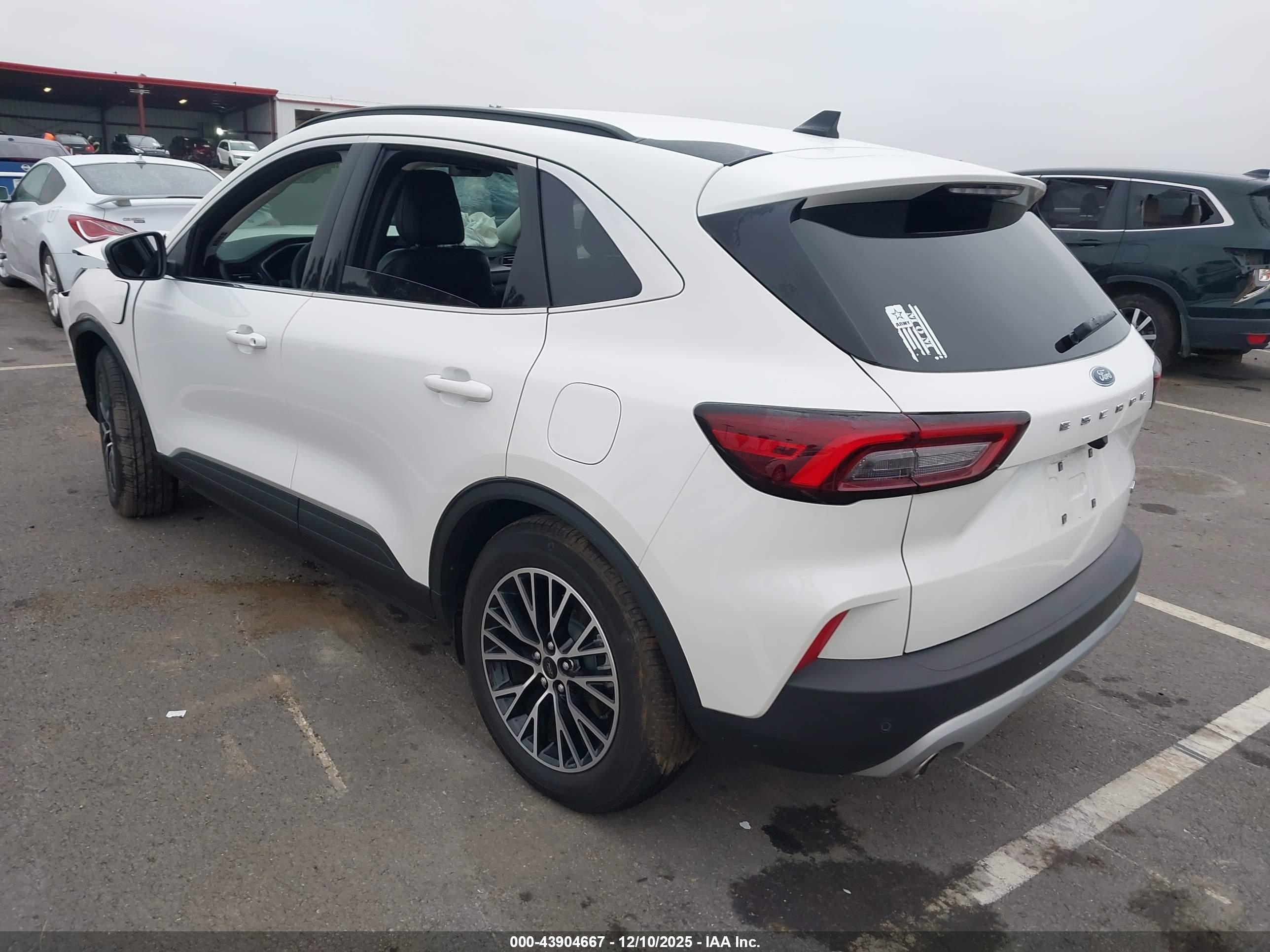 FORD ESCAPE image 3