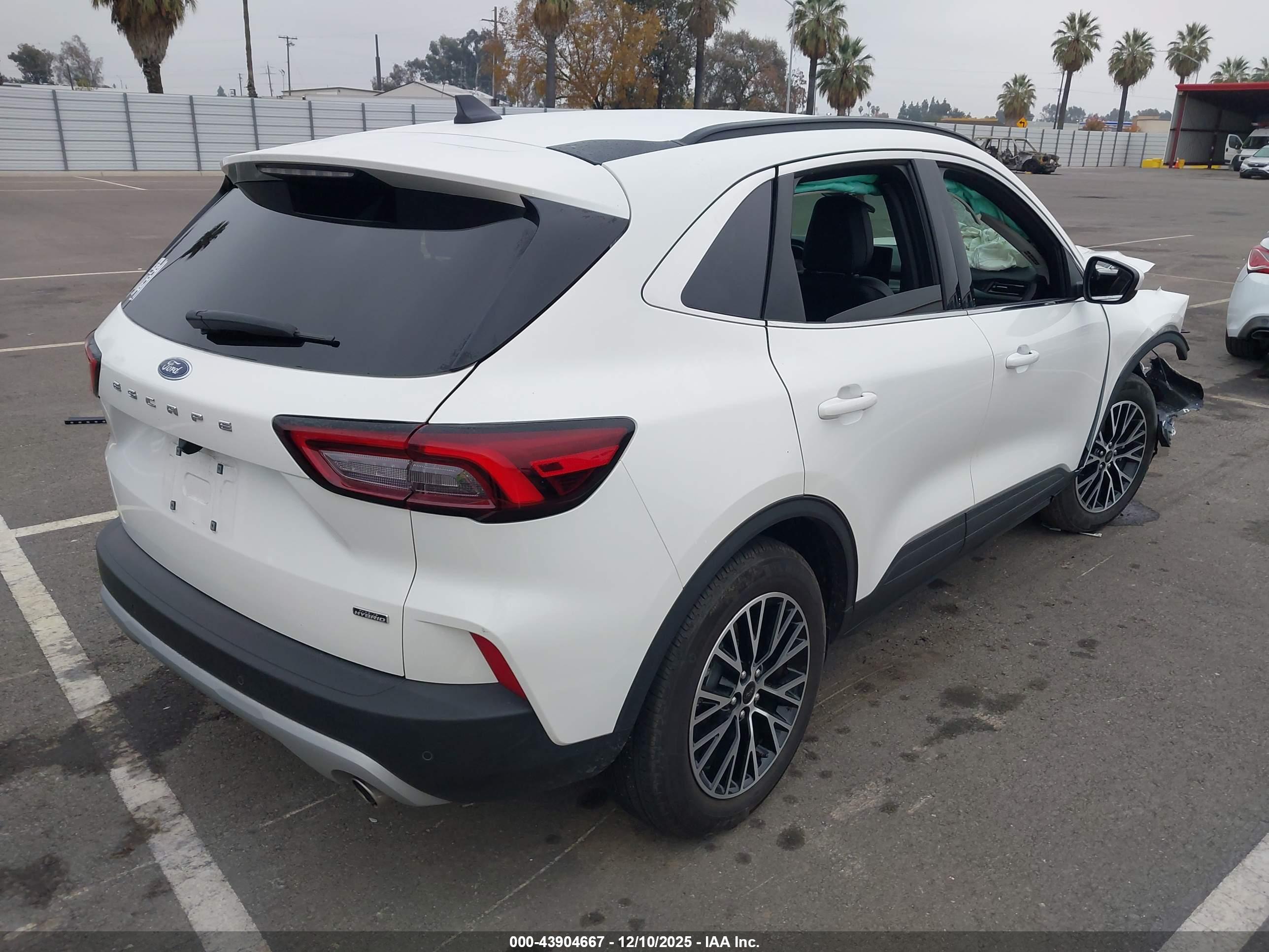 FORD ESCAPE image 4