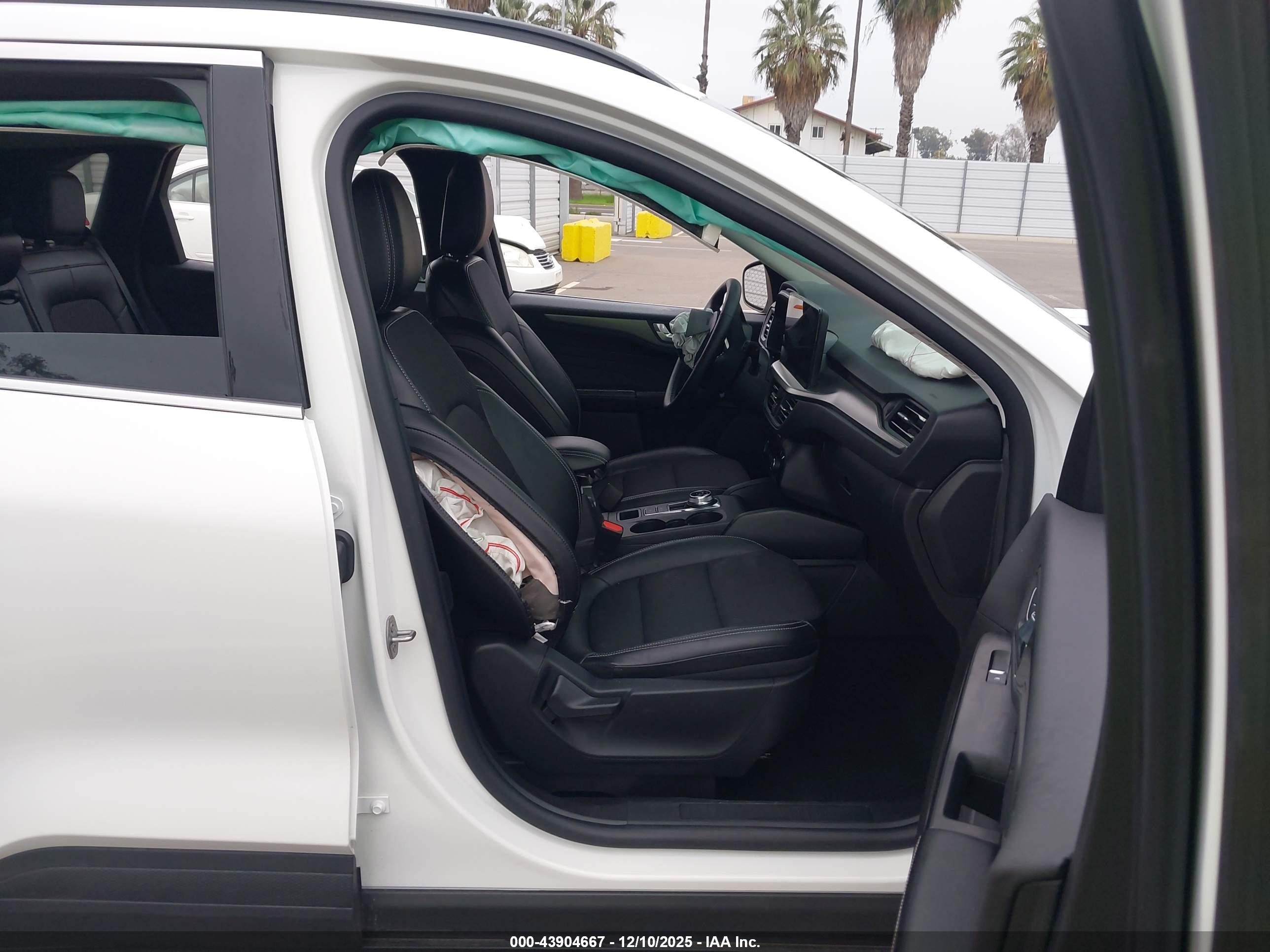 FORD ESCAPE image 5