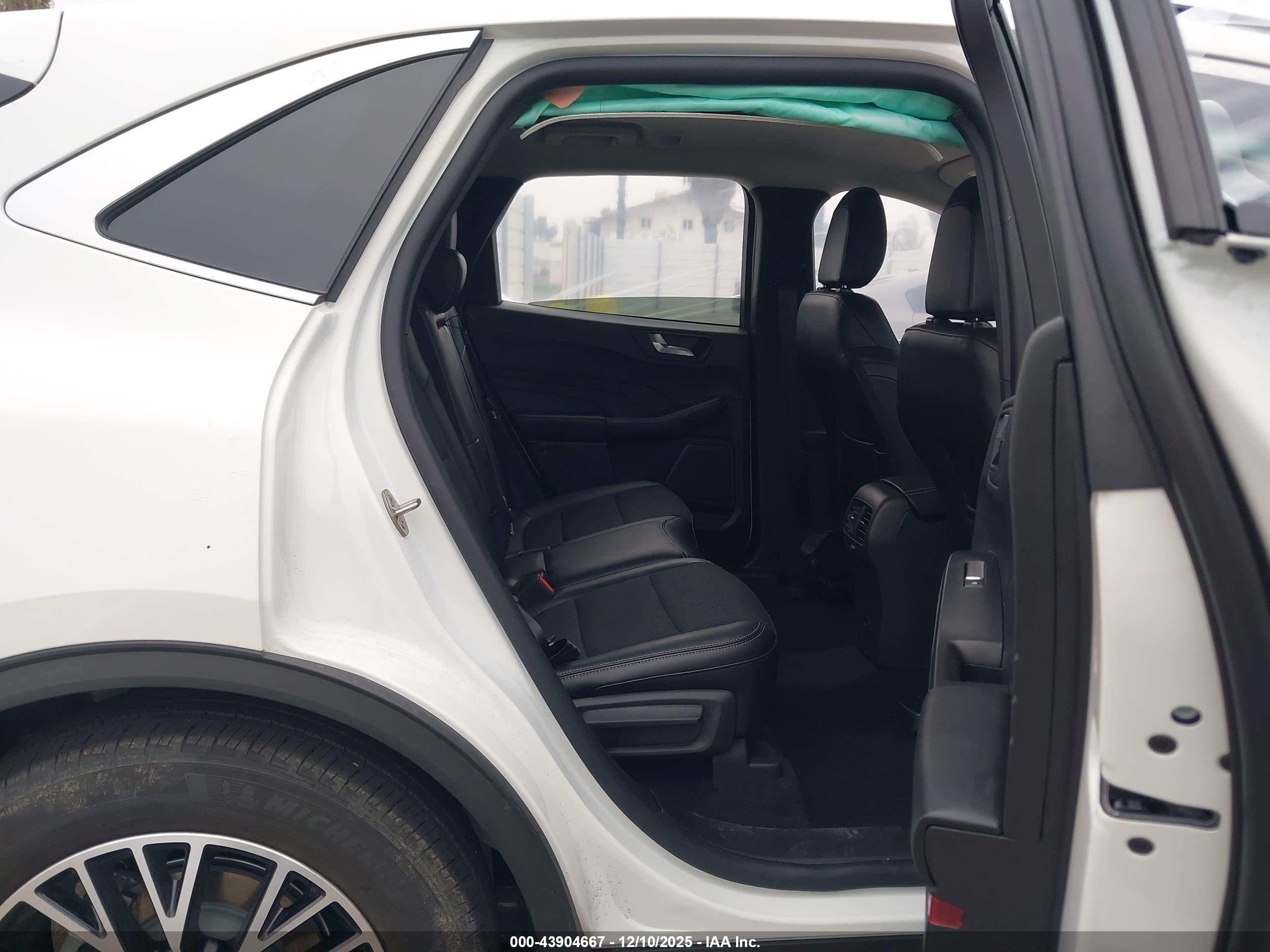 FORD ESCAPE image 8