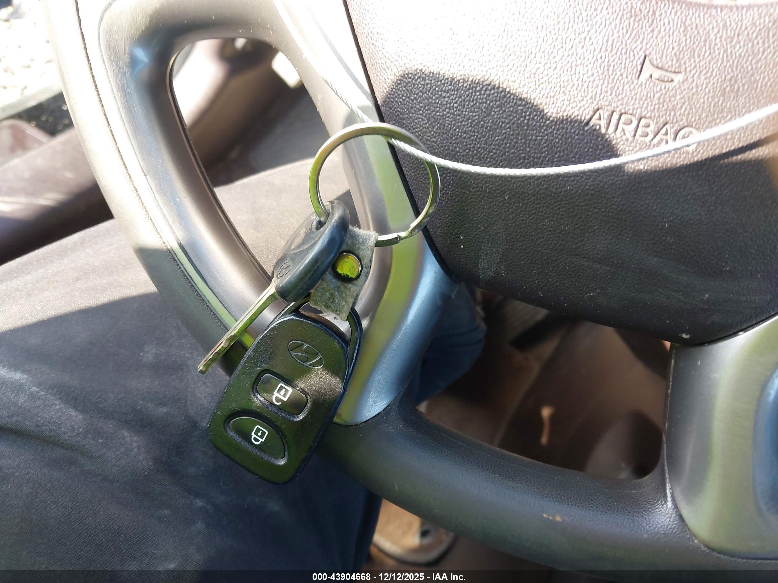 HYUNDAI TUCSON image 11