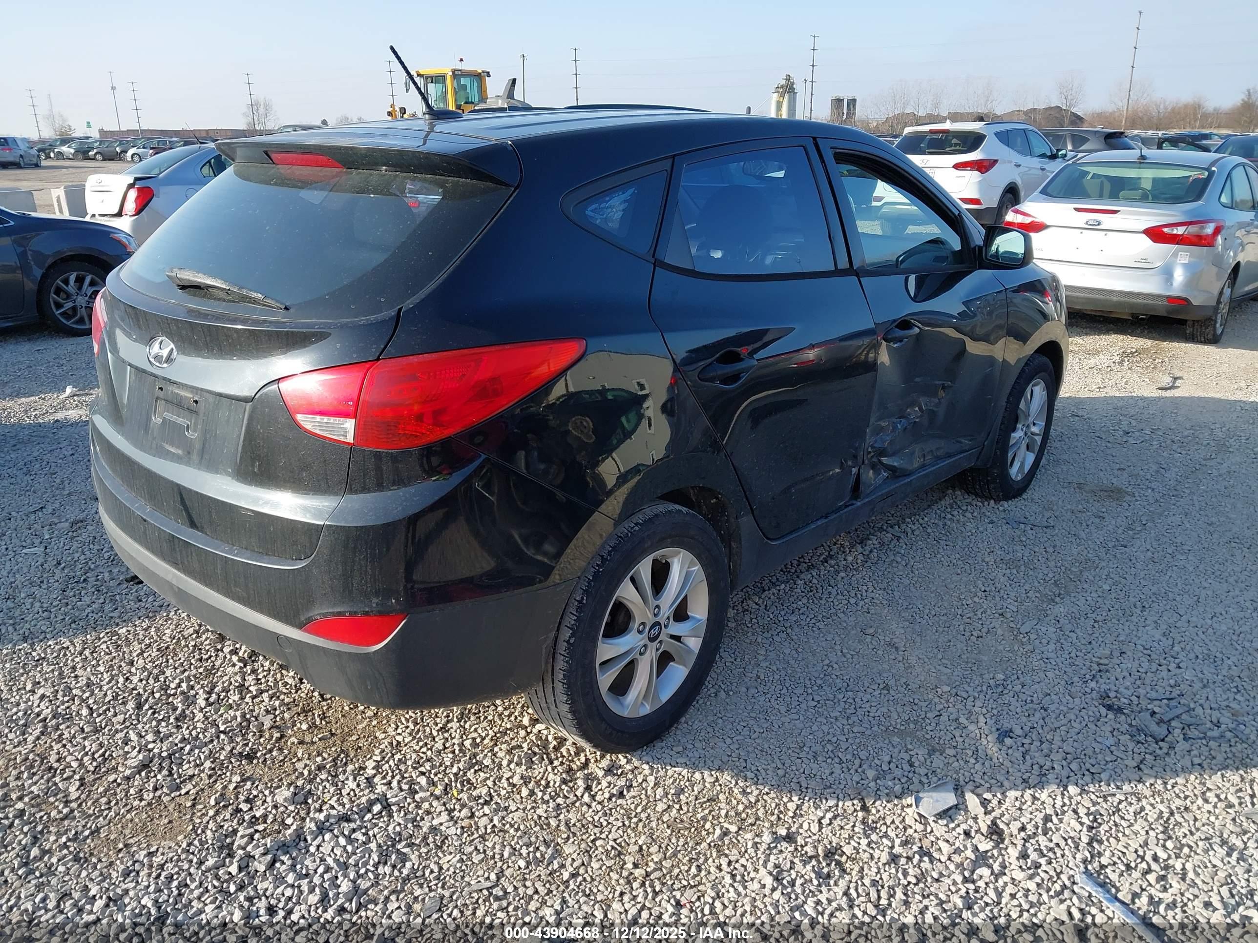 HYUNDAI TUCSON image 4
