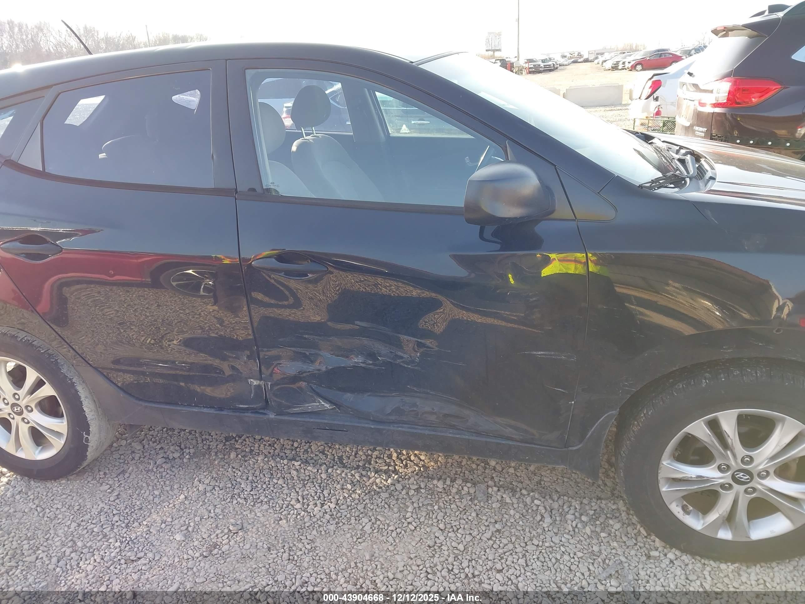 HYUNDAI TUCSON image 6