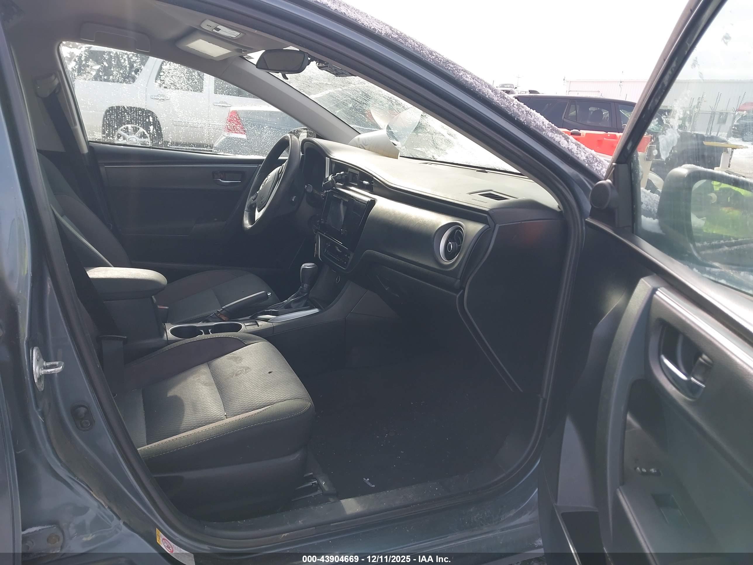 TOYOTA COROLLA image 5