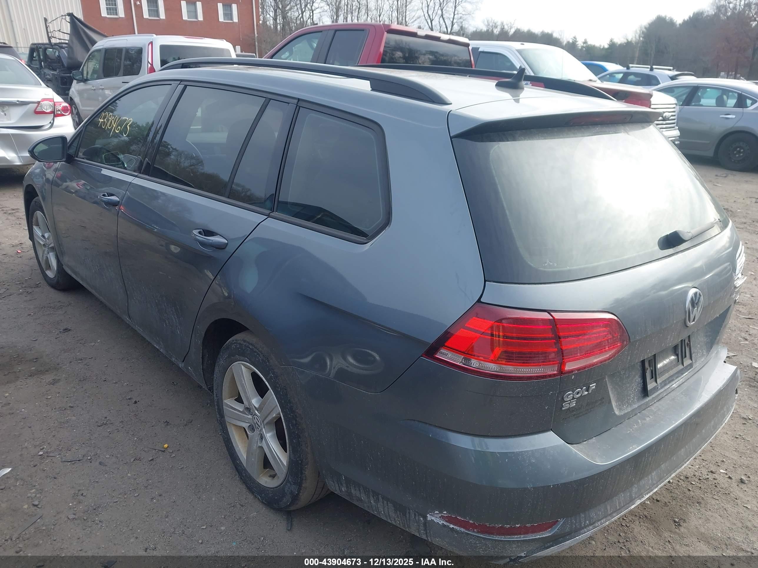 VOLKSWAGEN GOLF image 3