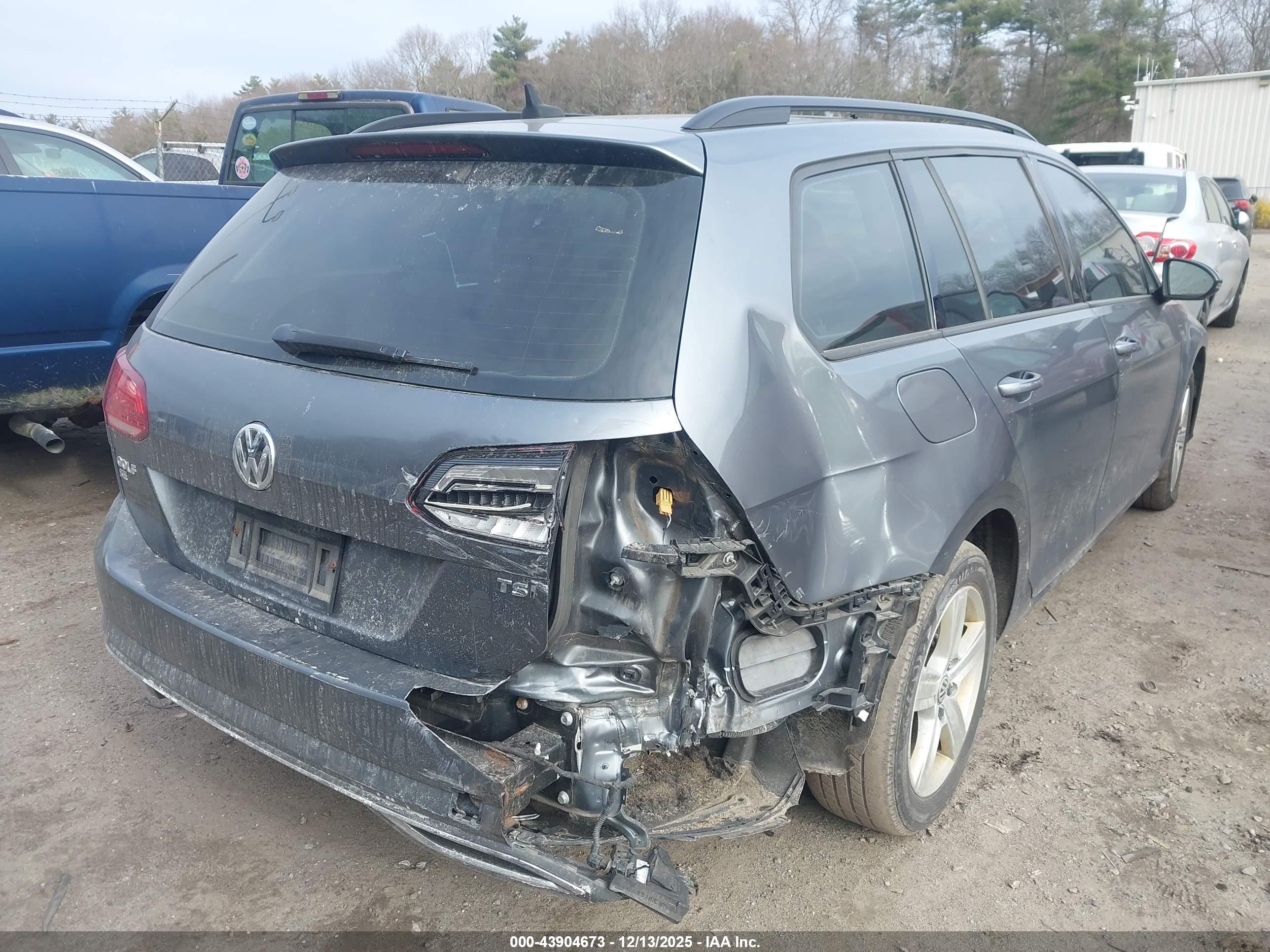 VOLKSWAGEN GOLF image 4