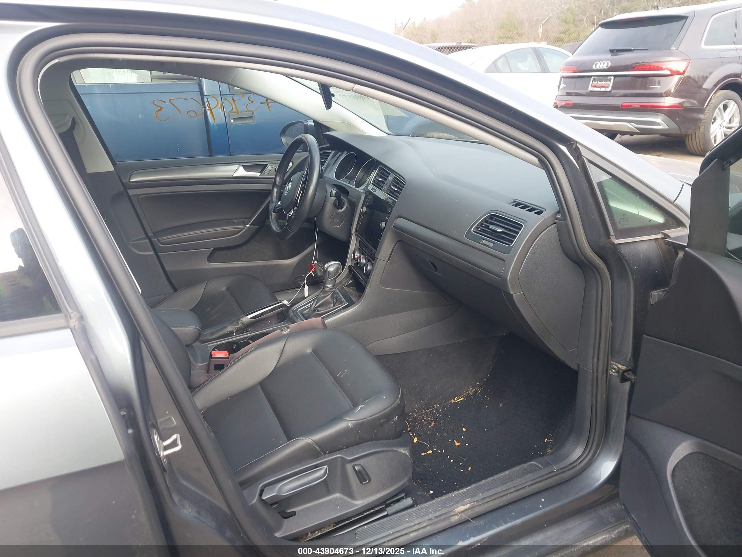 VOLKSWAGEN GOLF image 5