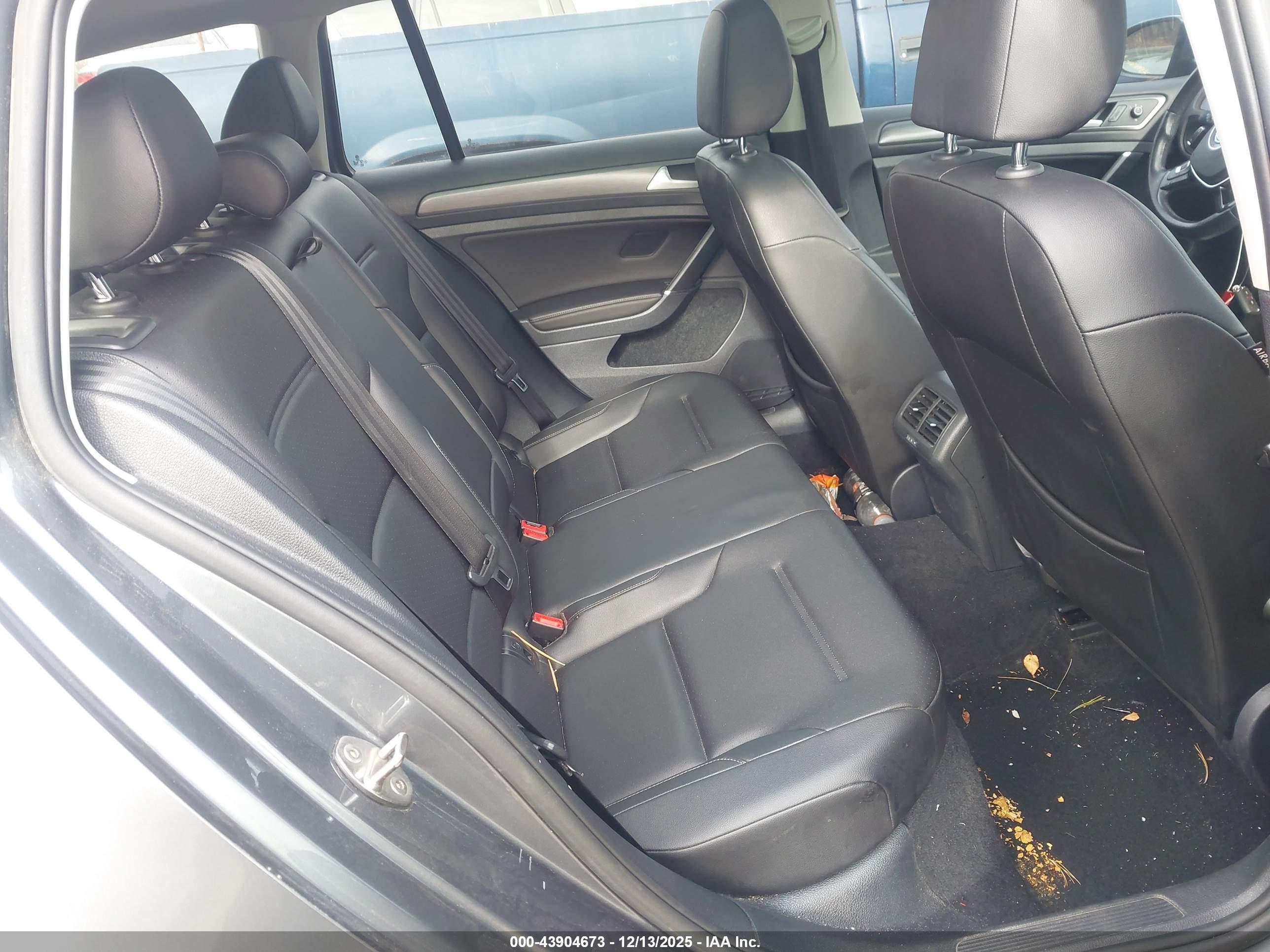 VOLKSWAGEN GOLF image 8