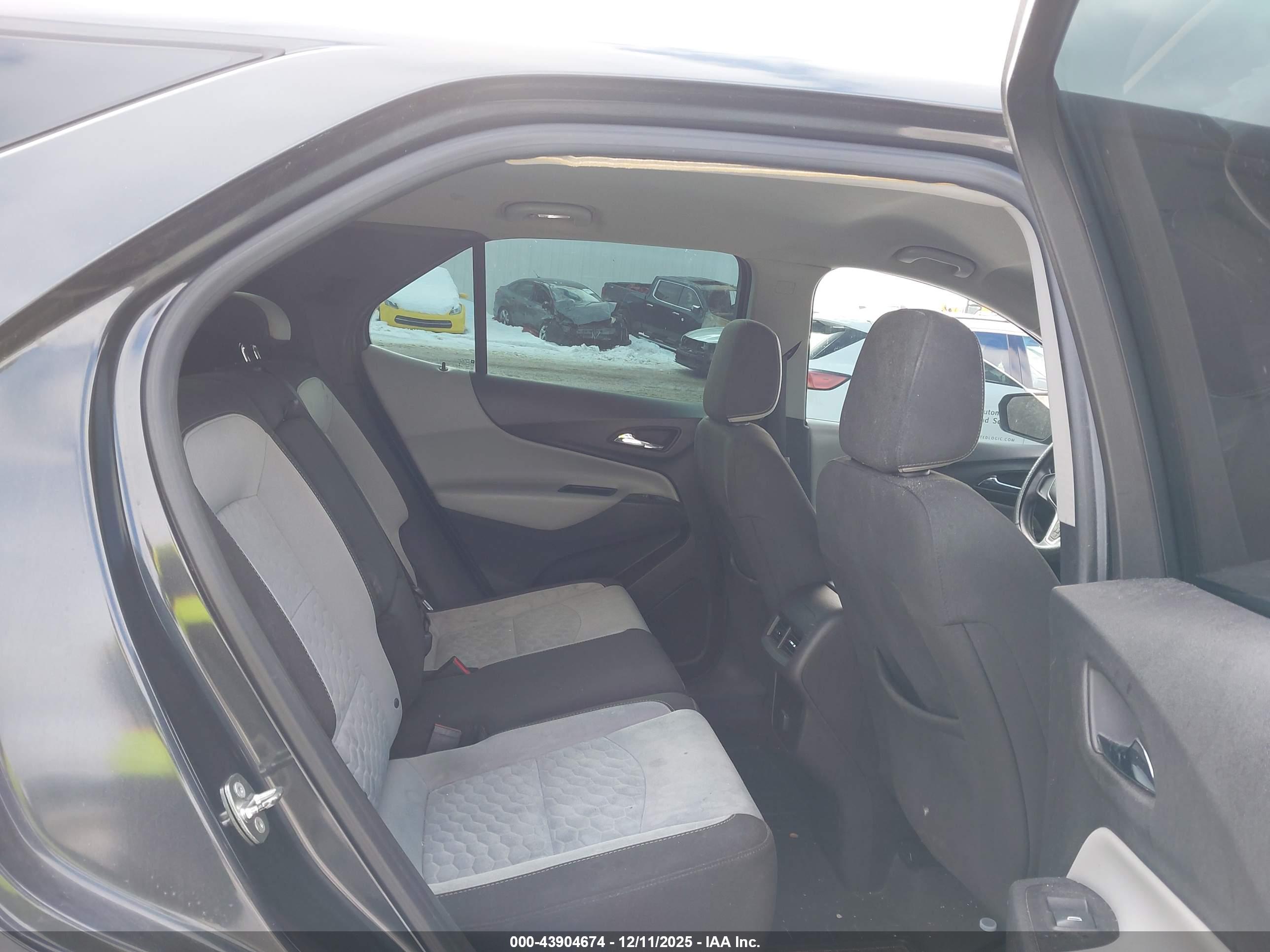 CHEVROLET EQUINOX image 8