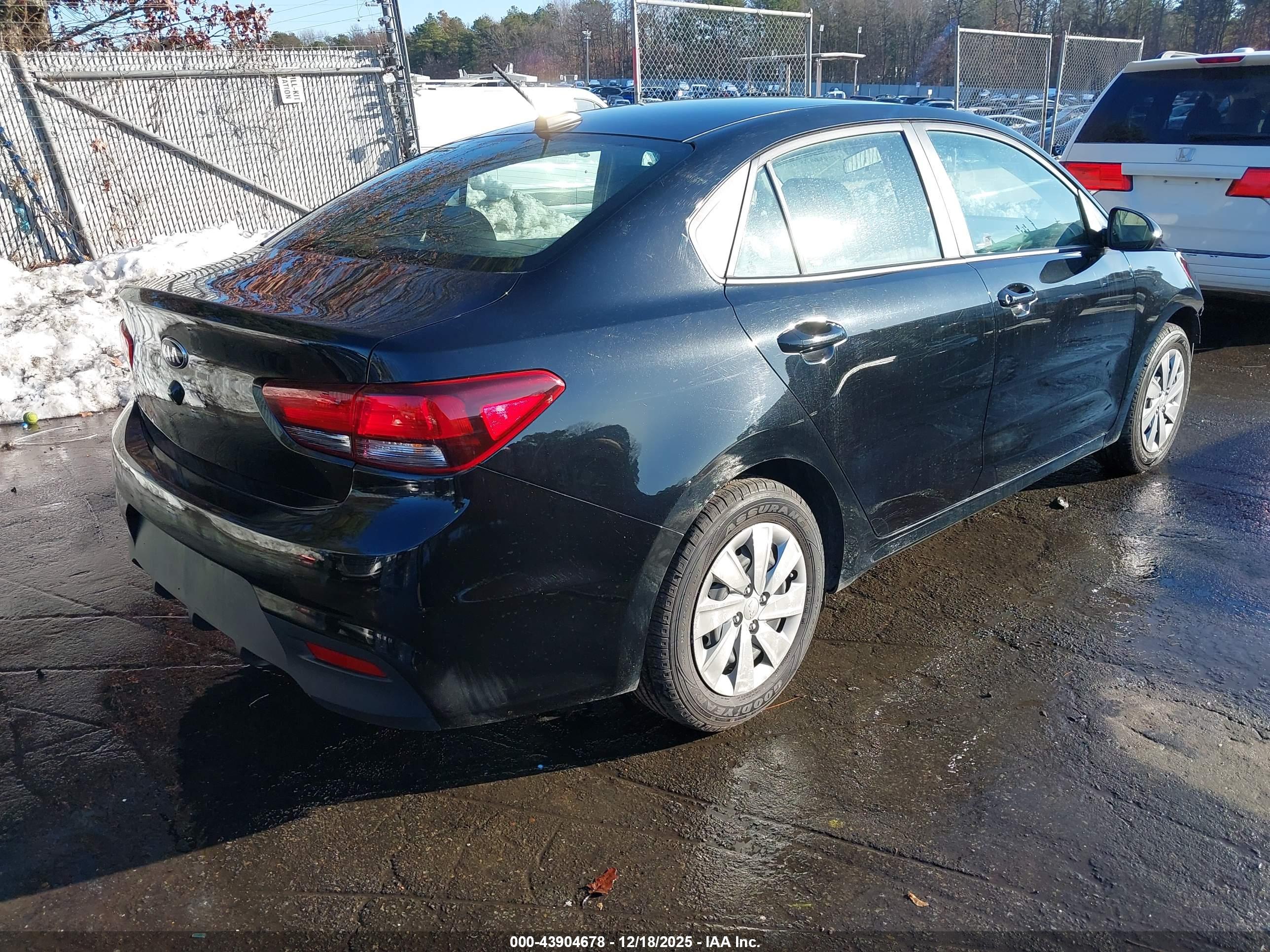 KIA RIO image 4