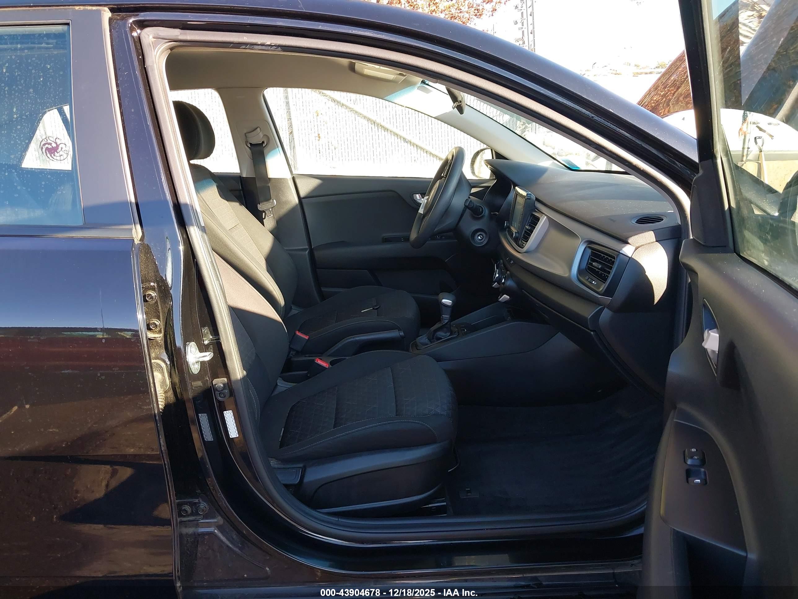 KIA RIO image 5