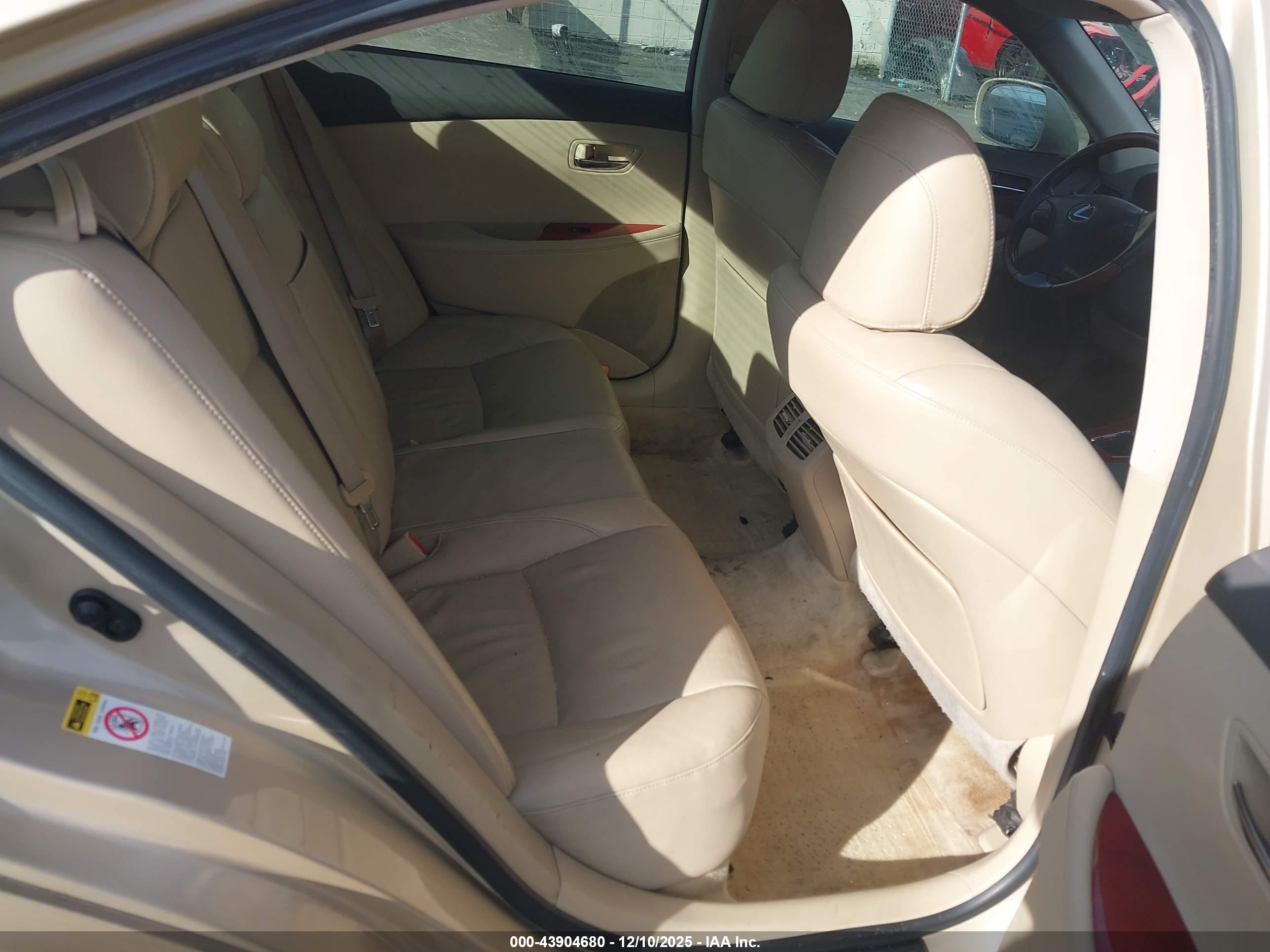 LEXUS ES image 8