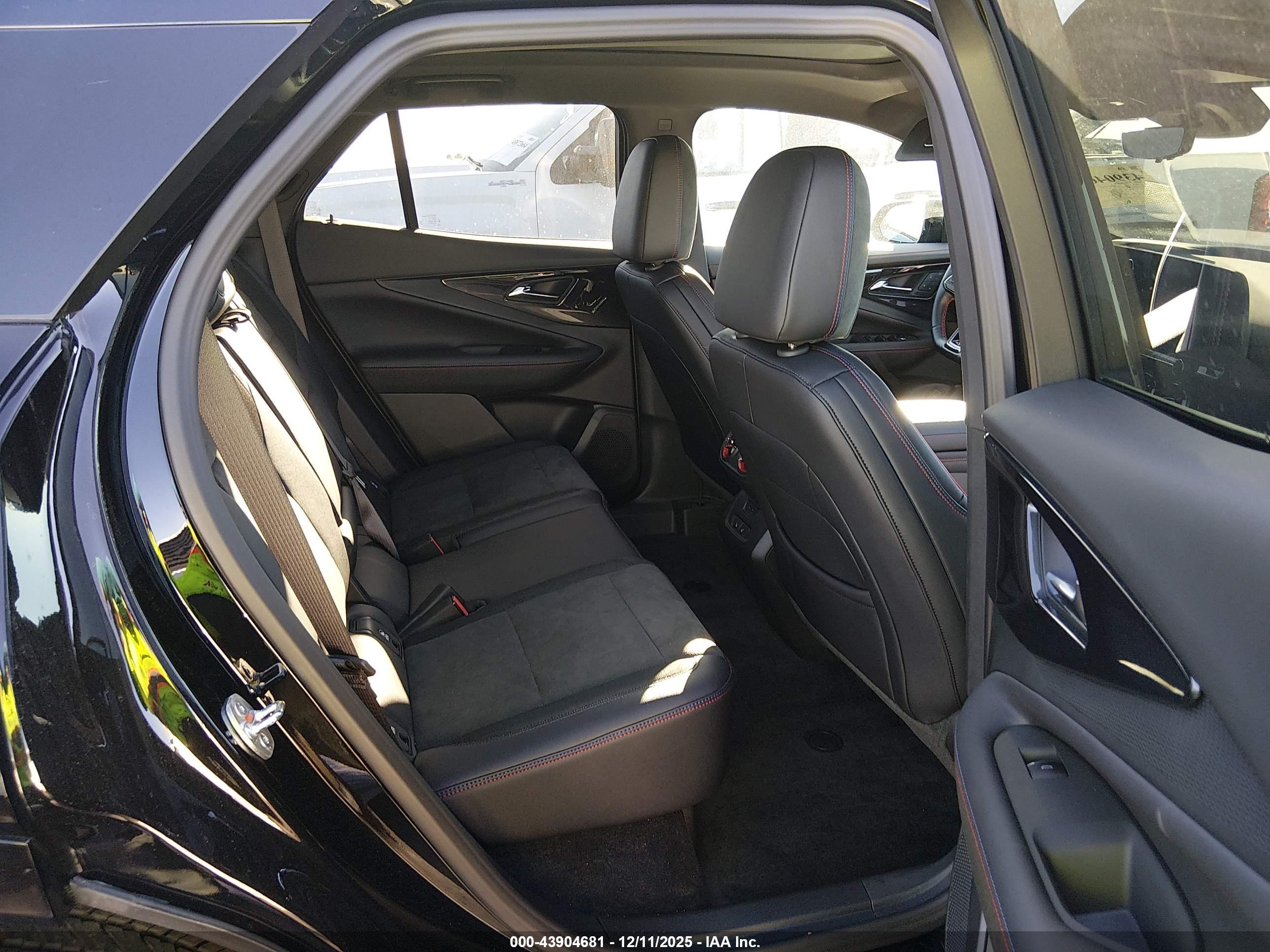 CHEVROLET BLAZER image 8