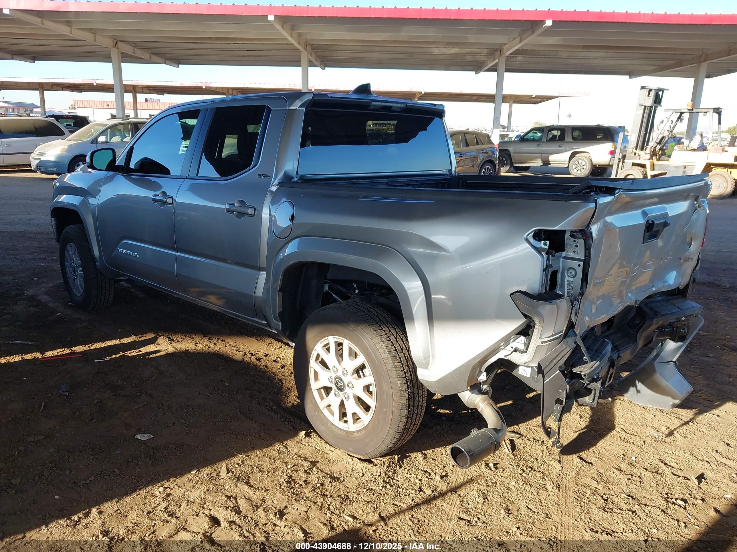TOYOTA TACOMA image 3