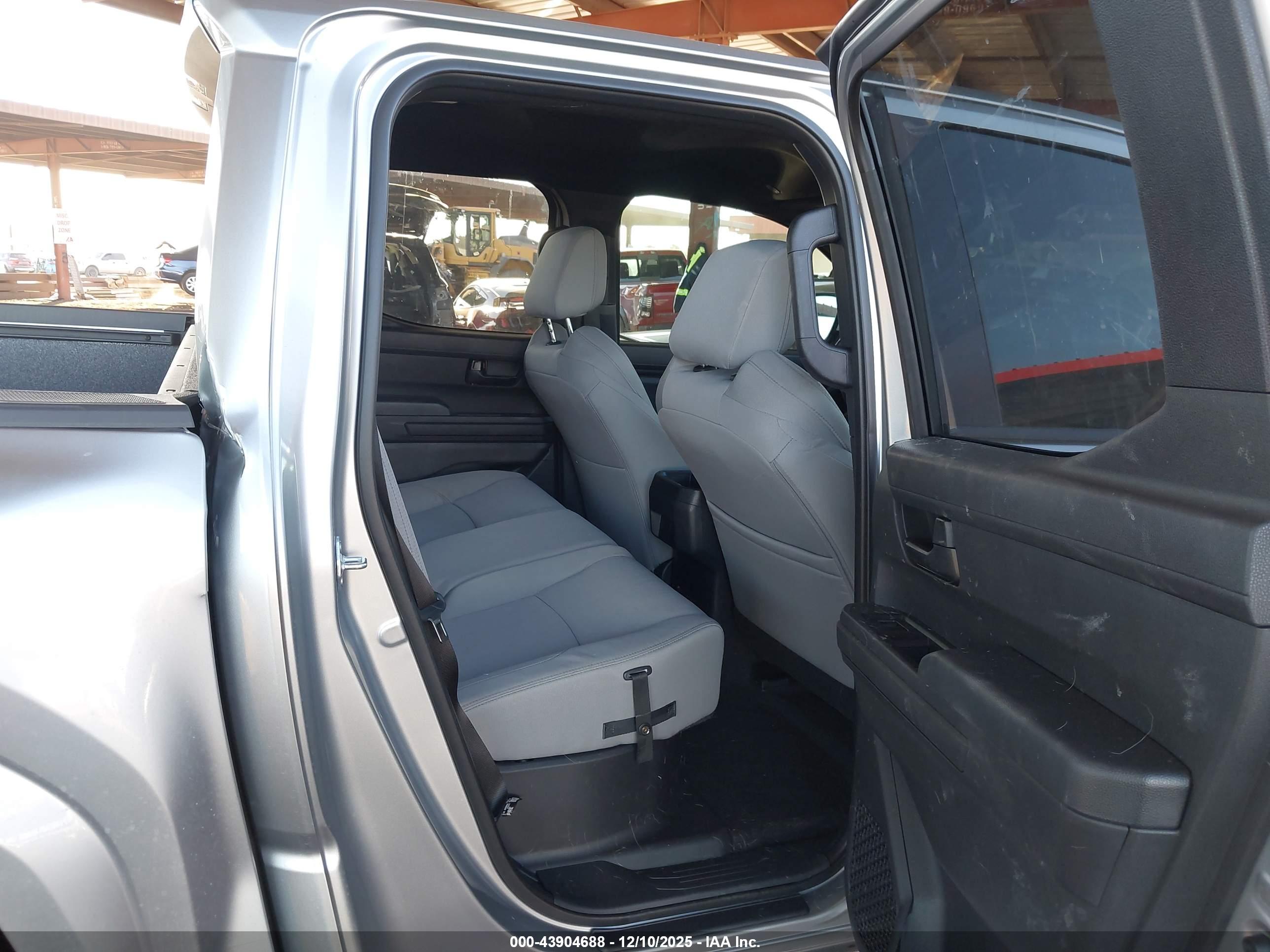 TOYOTA TACOMA image 8