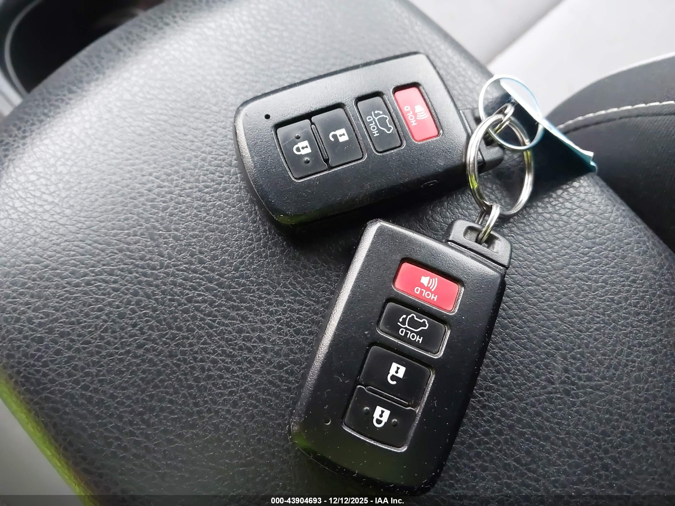 TOYOTA RAV4 image 11