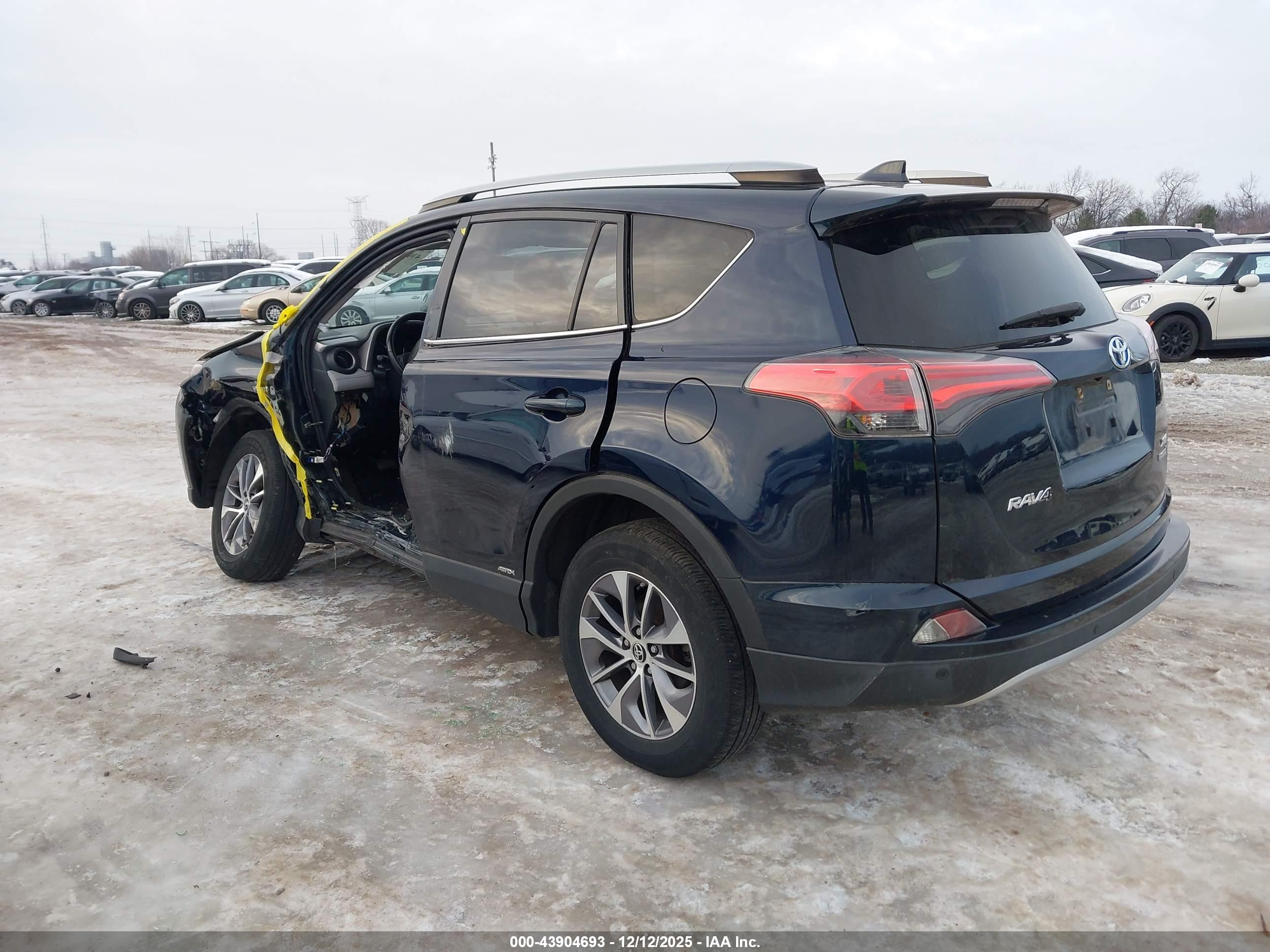 TOYOTA RAV4 image 3