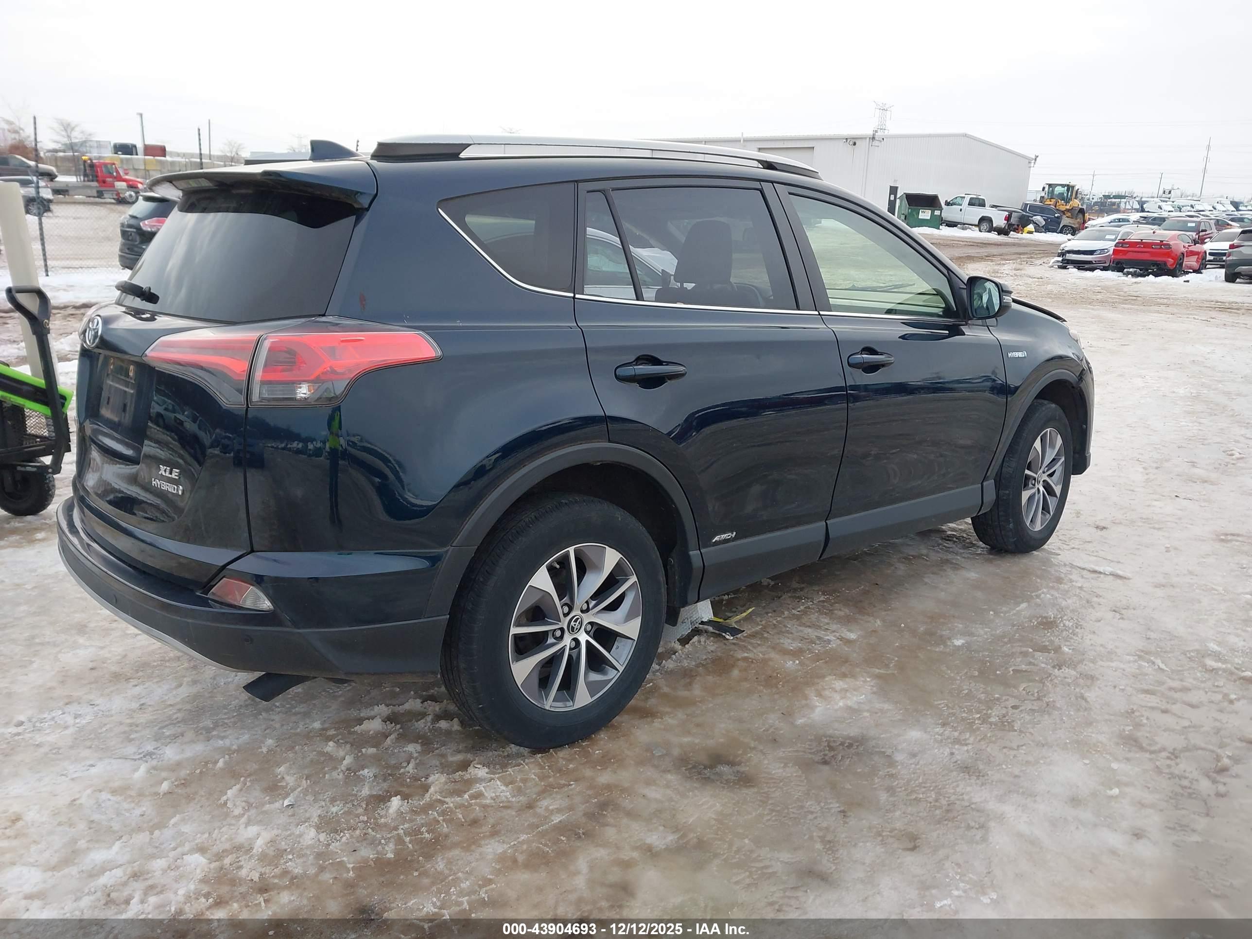 TOYOTA RAV4 image 4