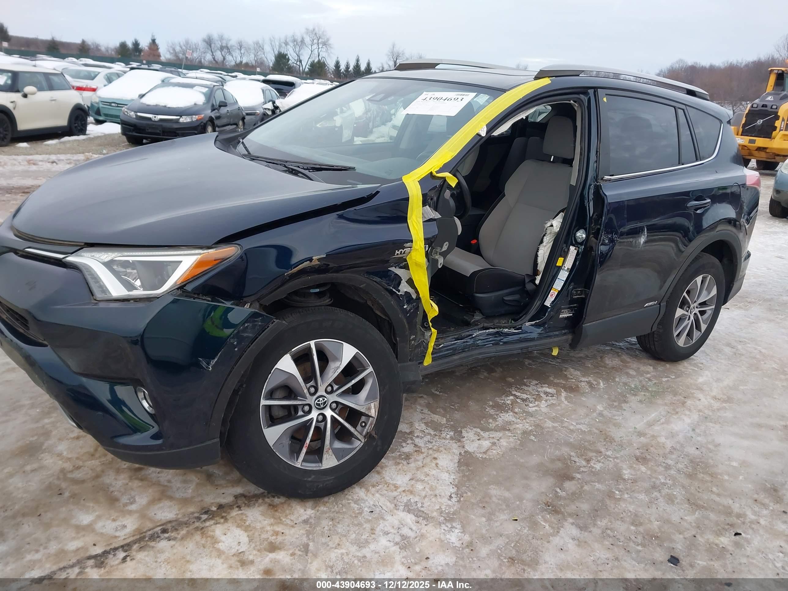 TOYOTA RAV4 image 6
