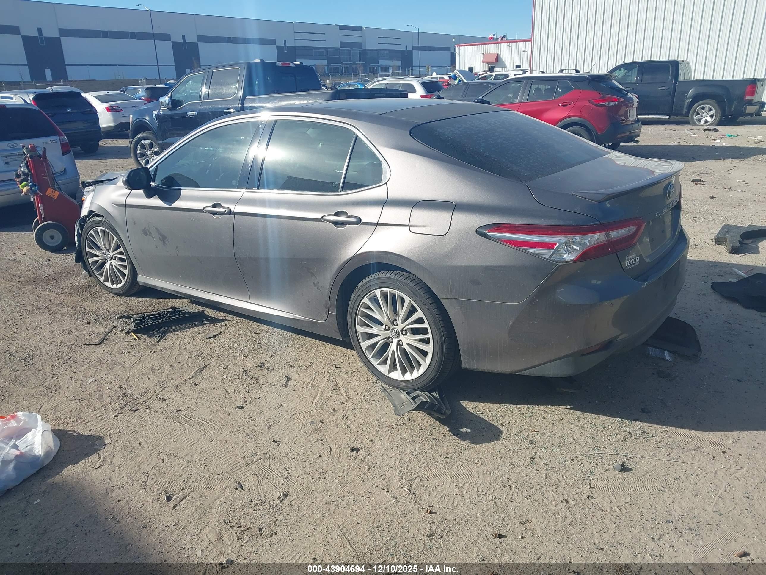 TOYOTA CAMRY image 3