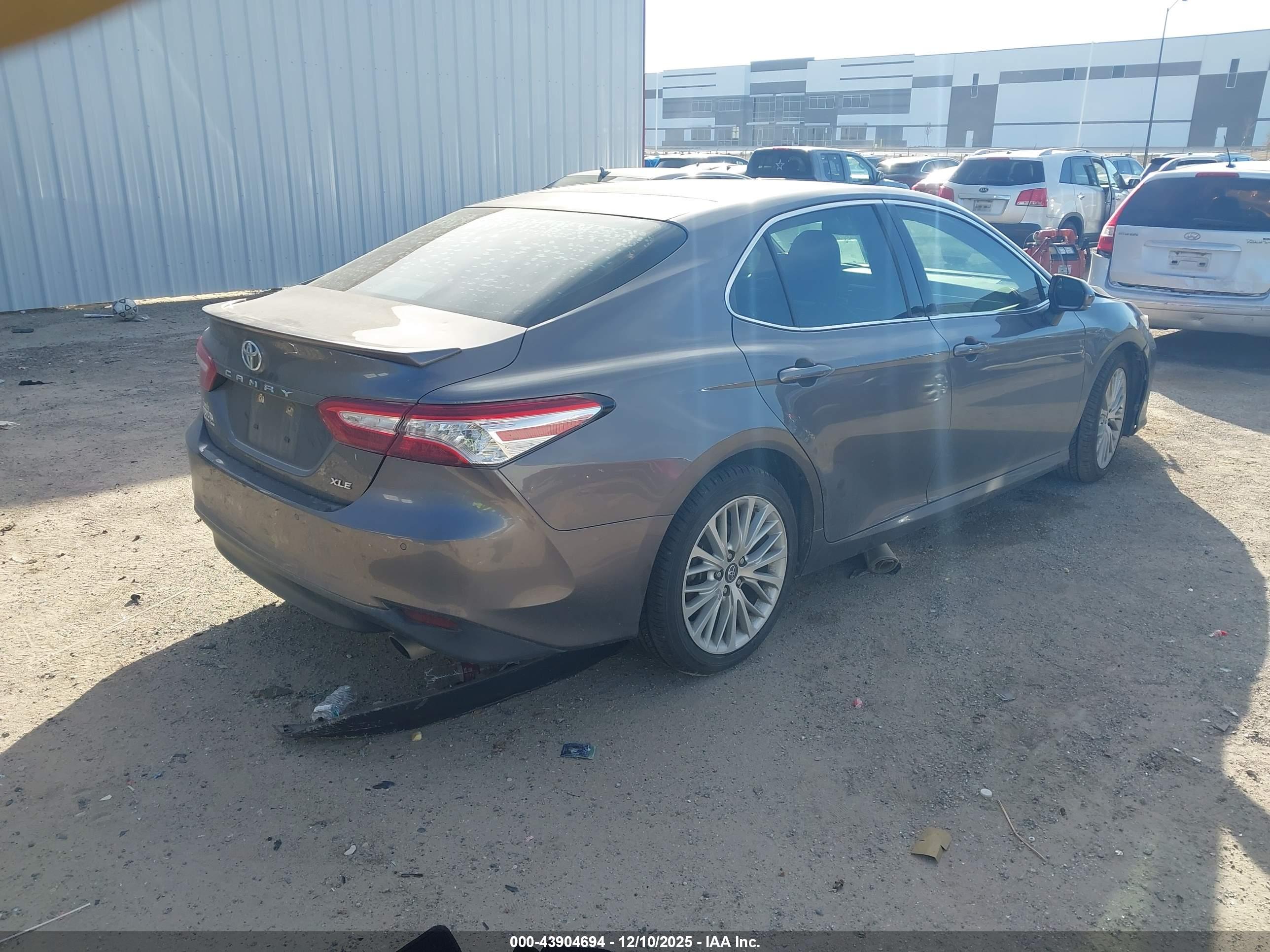 TOYOTA CAMRY image 4