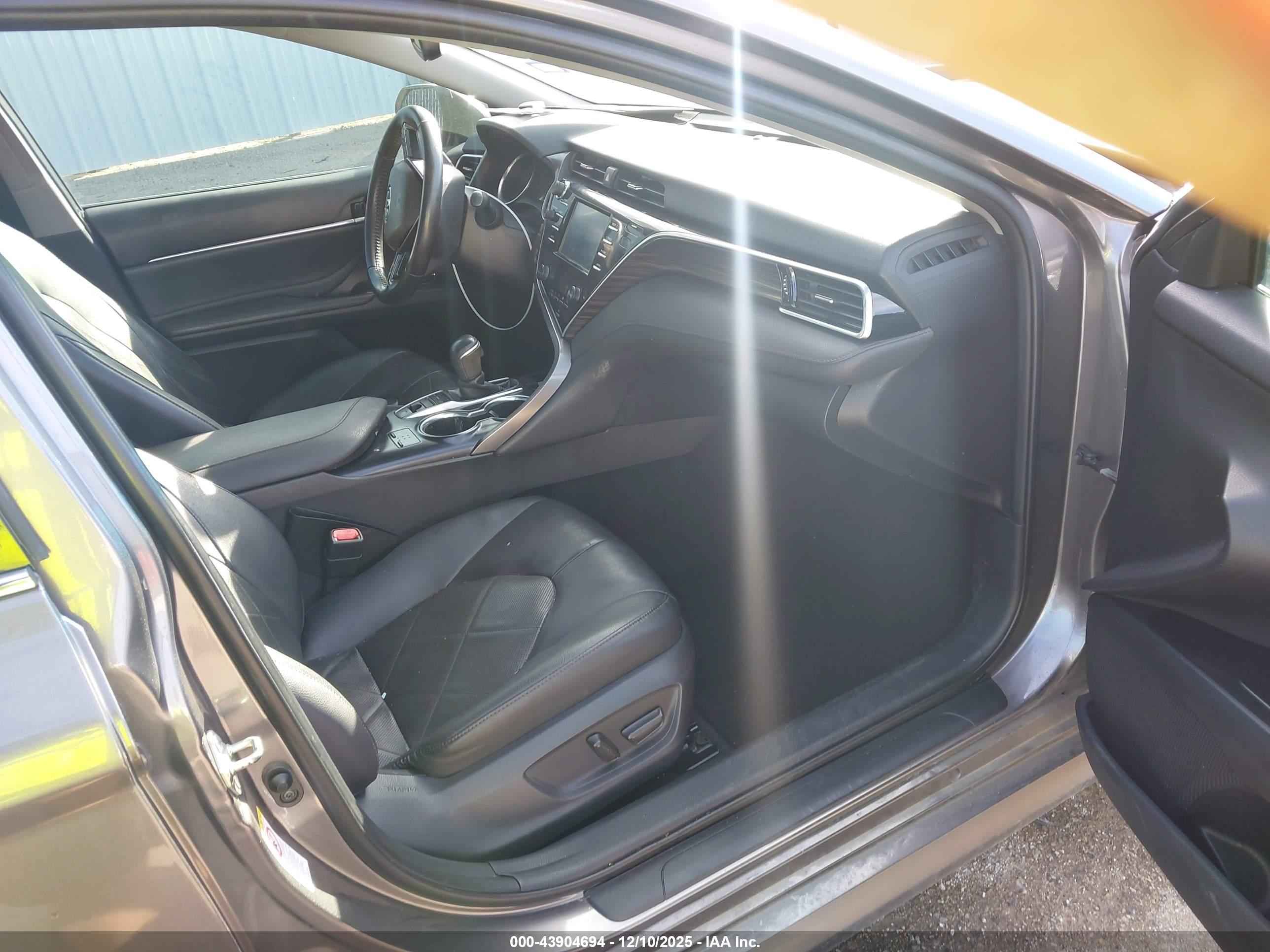 TOYOTA CAMRY image 5