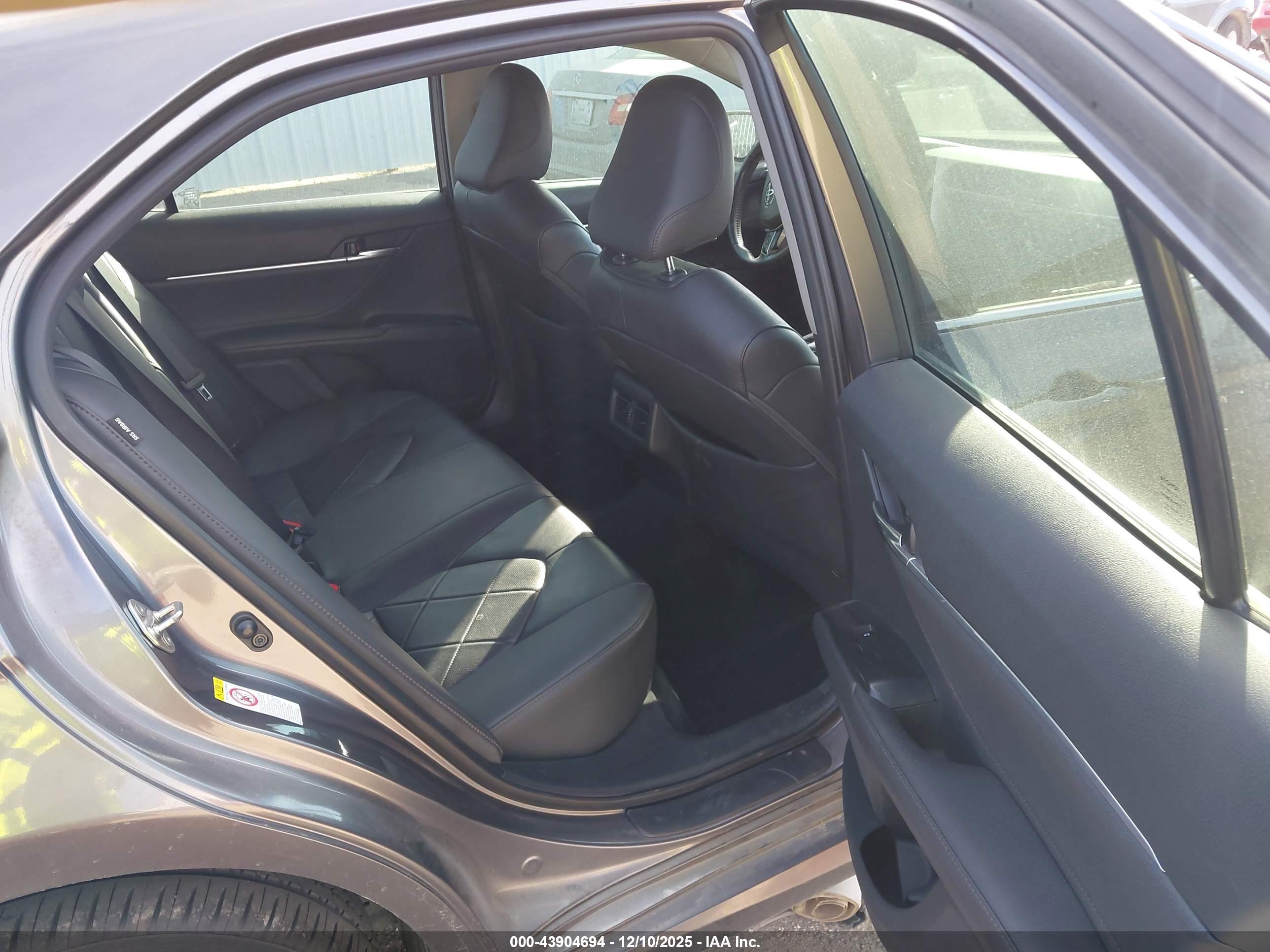 TOYOTA CAMRY image 8