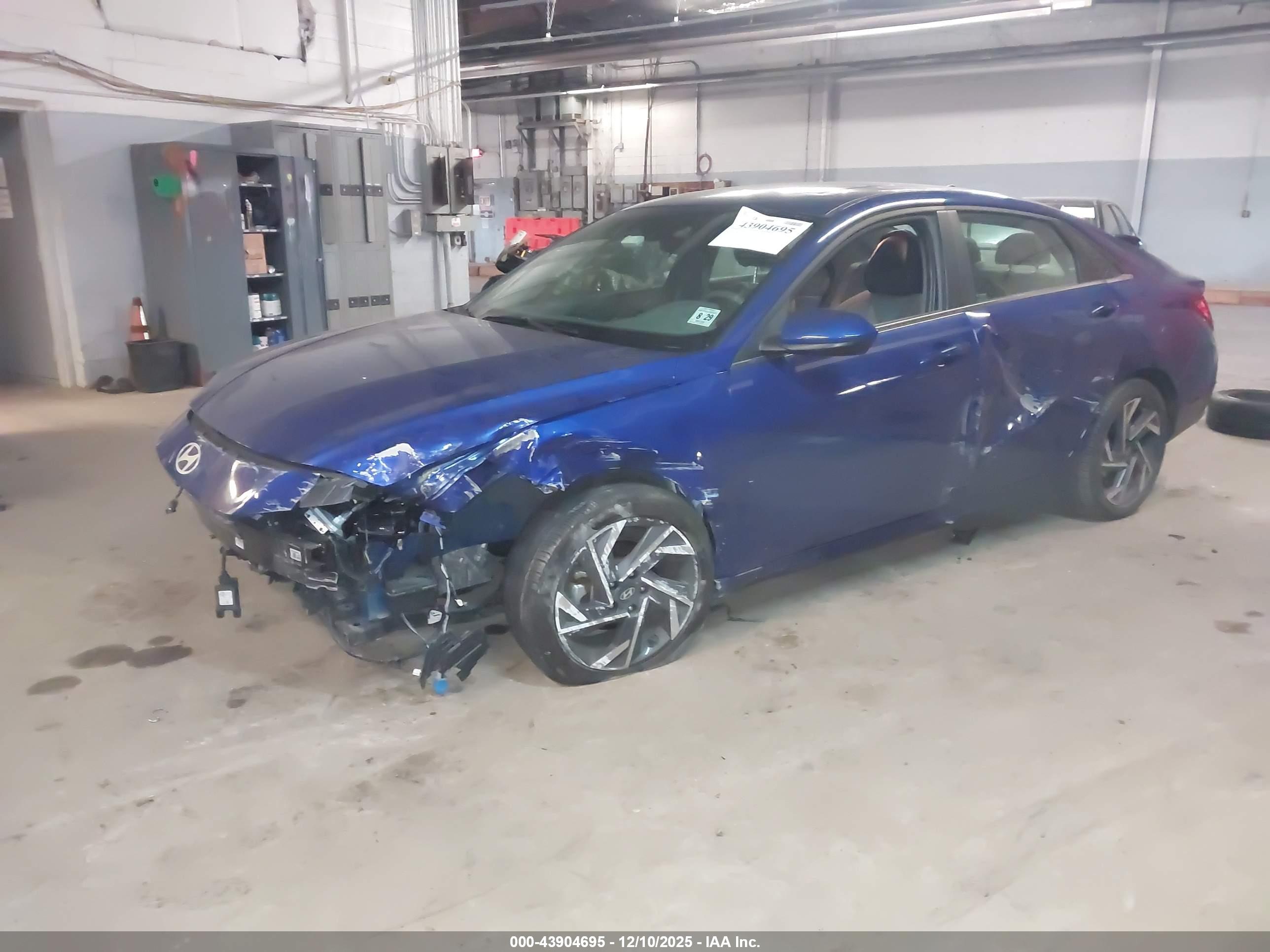 HYUNDAI ELANTRA image 2