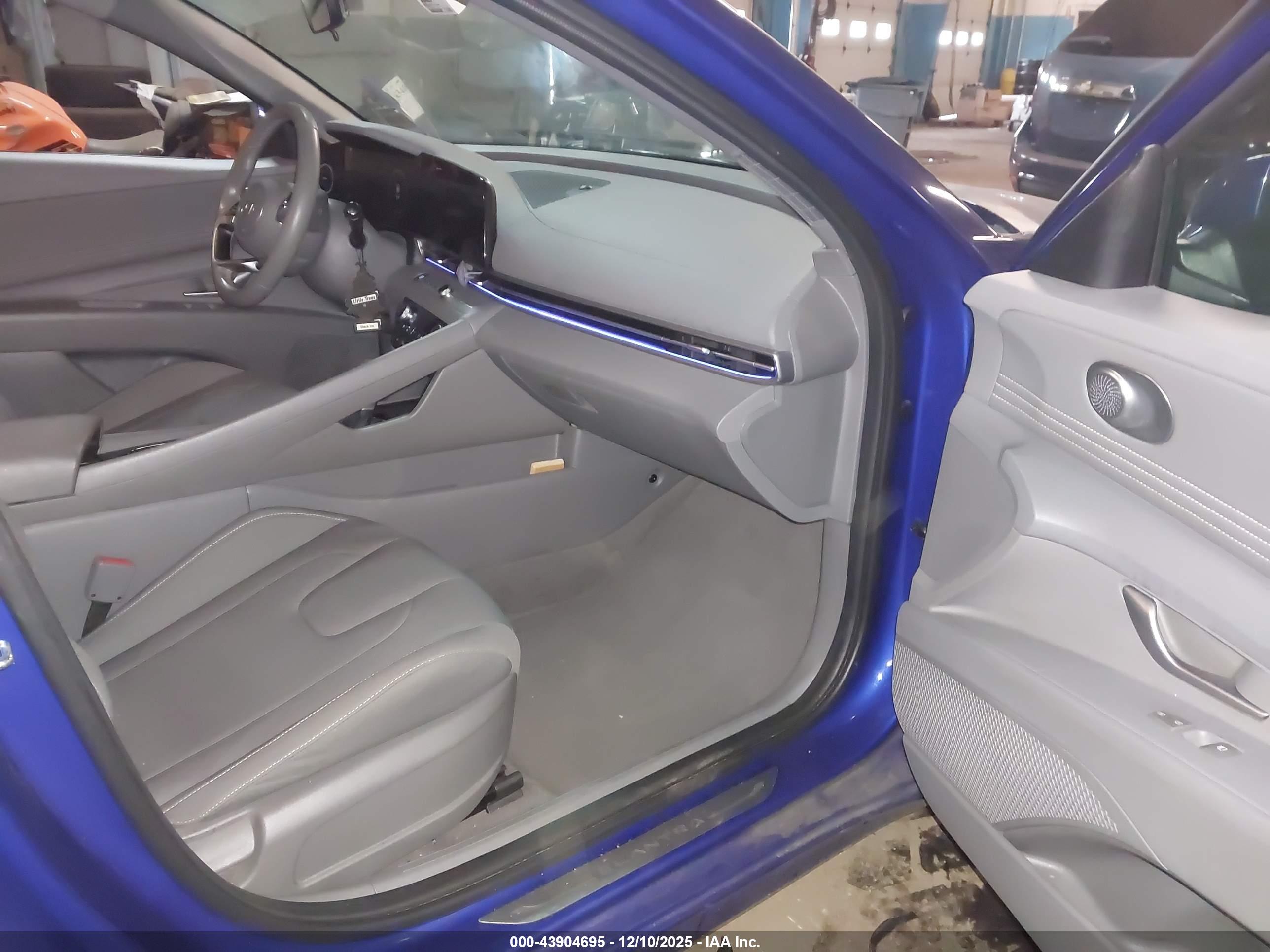 HYUNDAI ELANTRA image 5