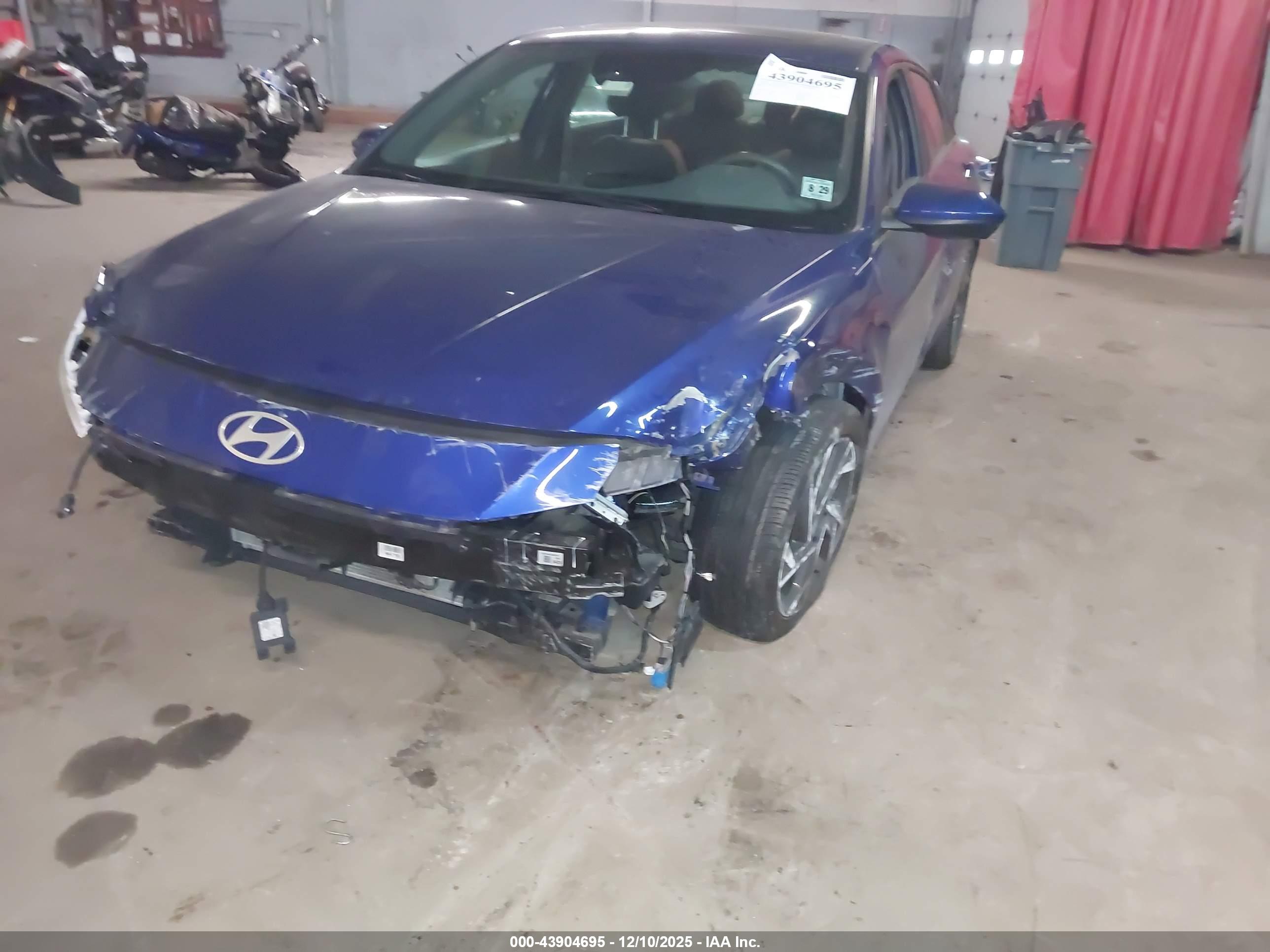HYUNDAI ELANTRA image 6