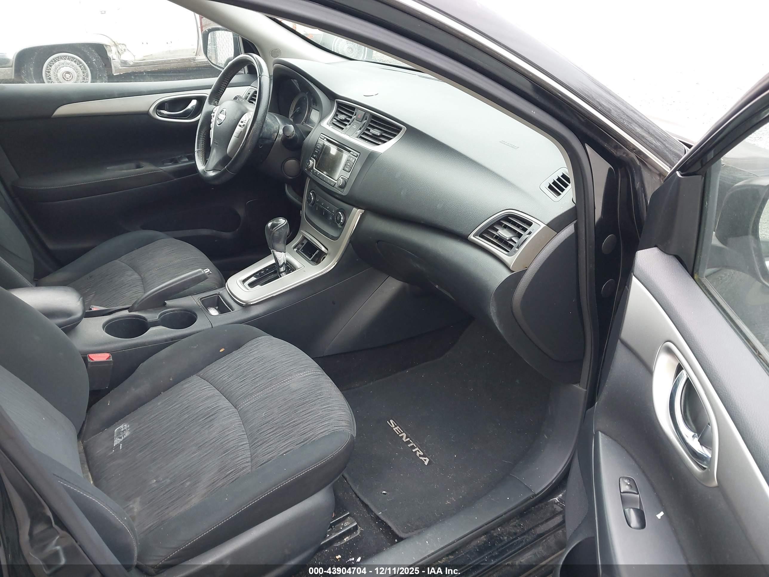 NISSAN SENTRA image 5