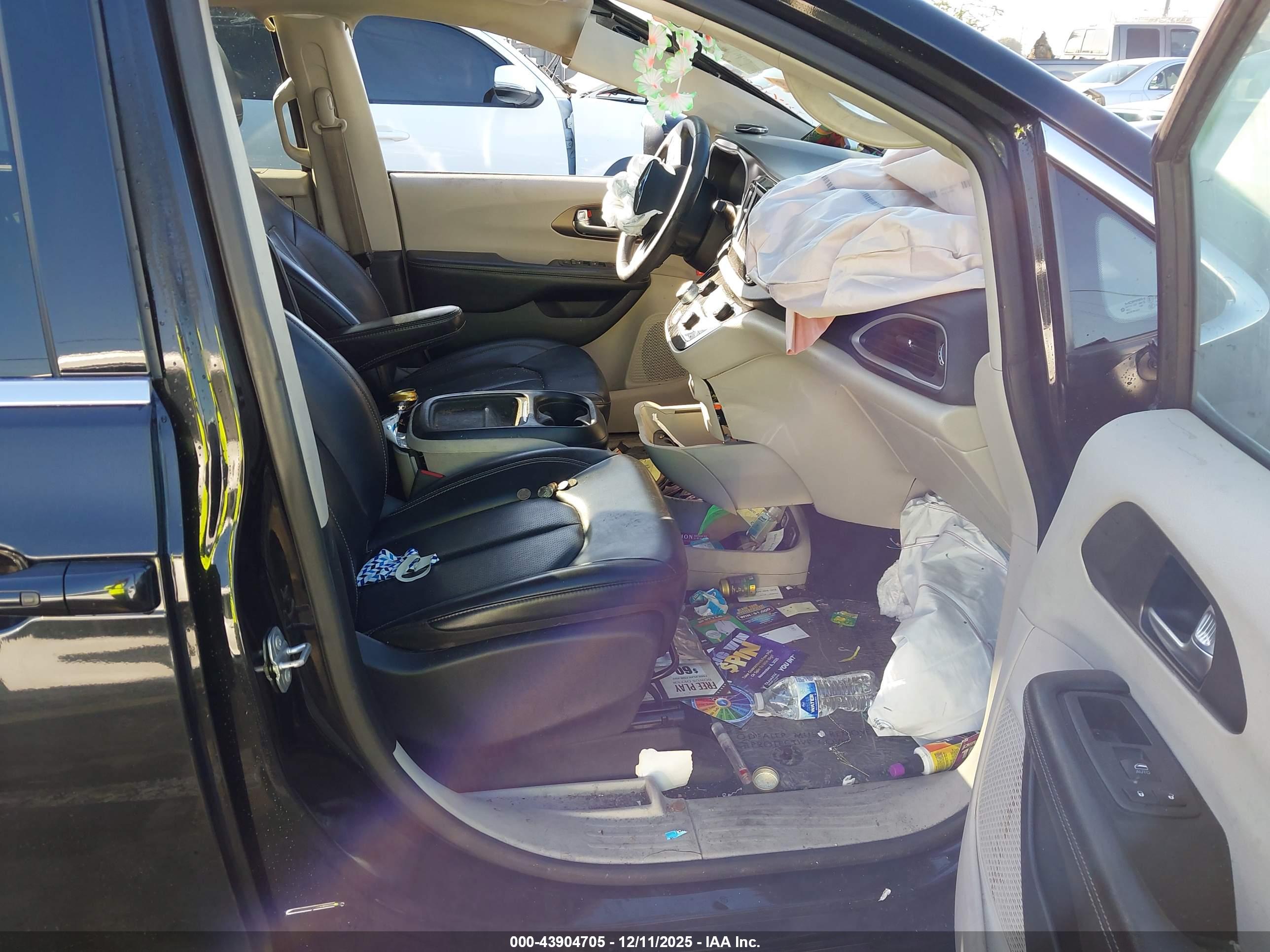 CHRYSLER VOYAGER image 5