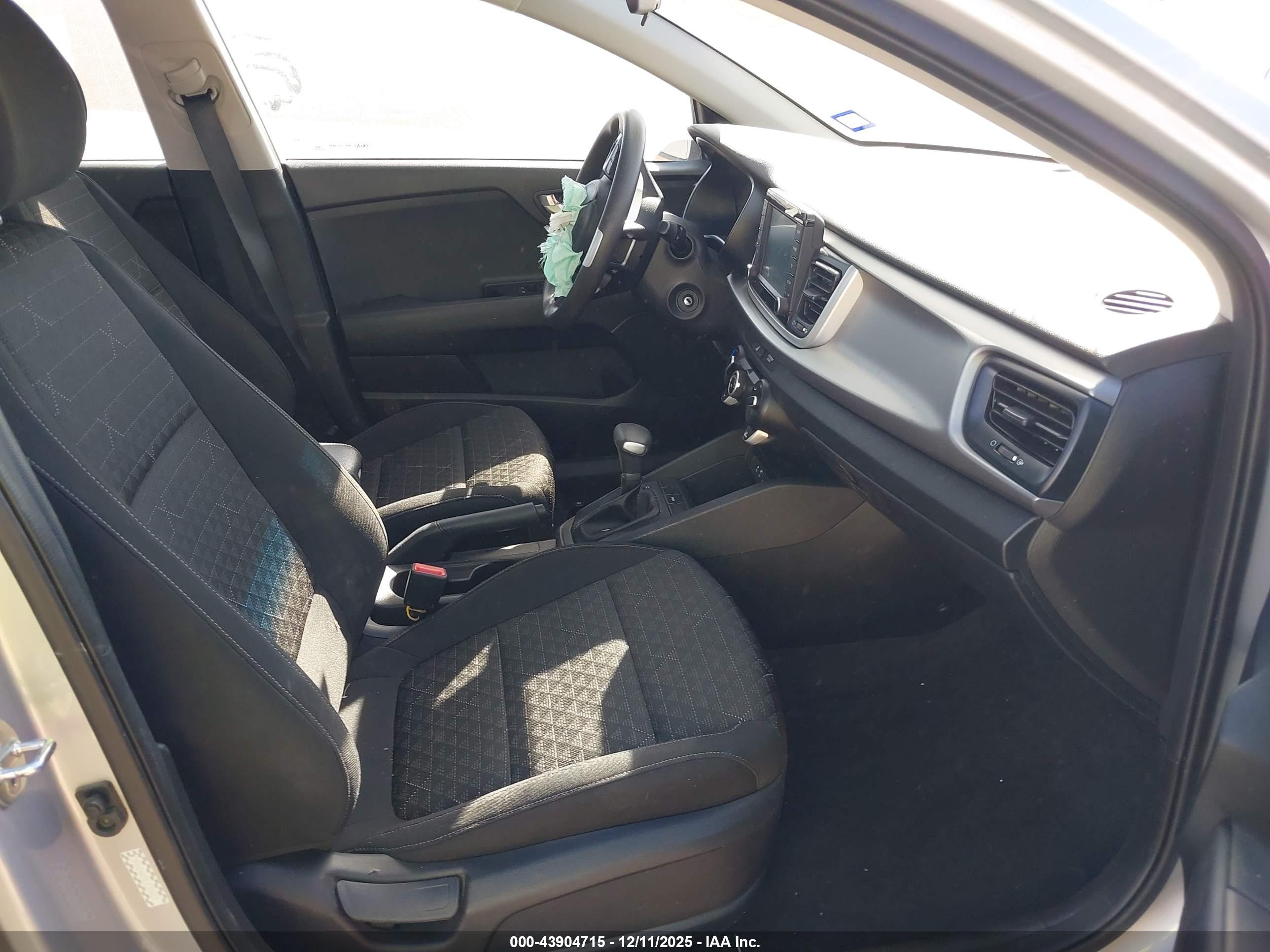 KIA RIO image 5