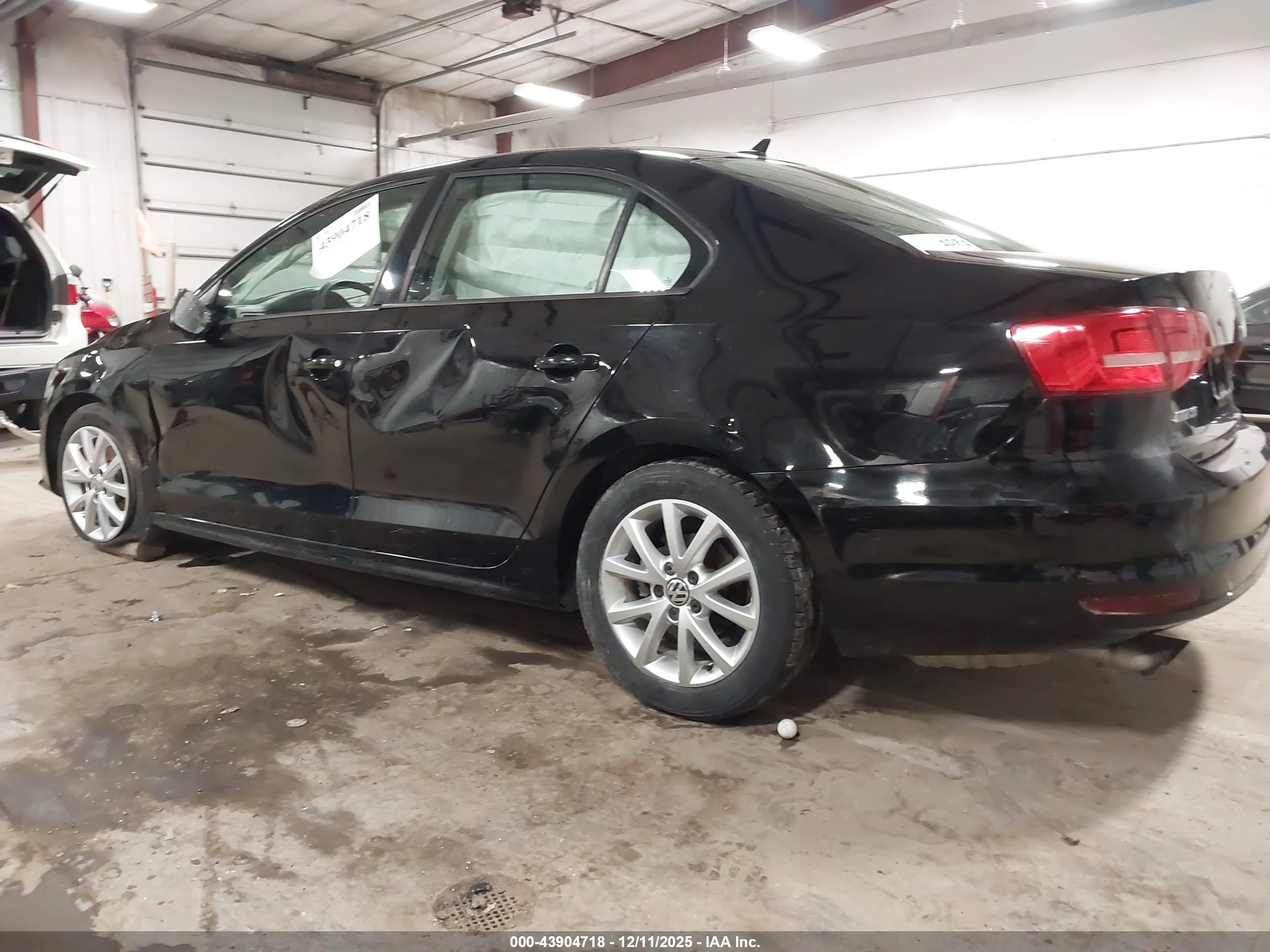 VOLKSWAGEN JETTA image 3